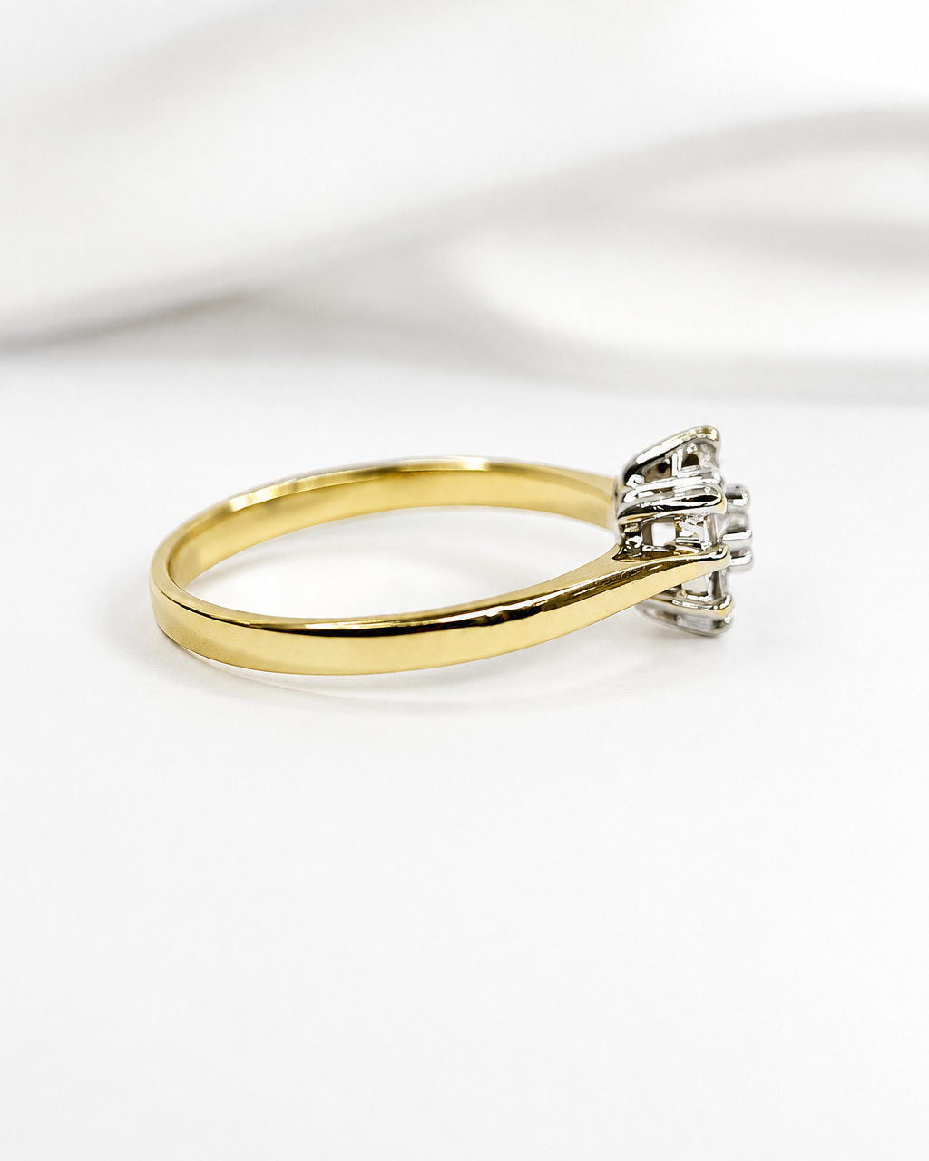 "Pascaline" 0.25-carat Diamond Daisy Ring