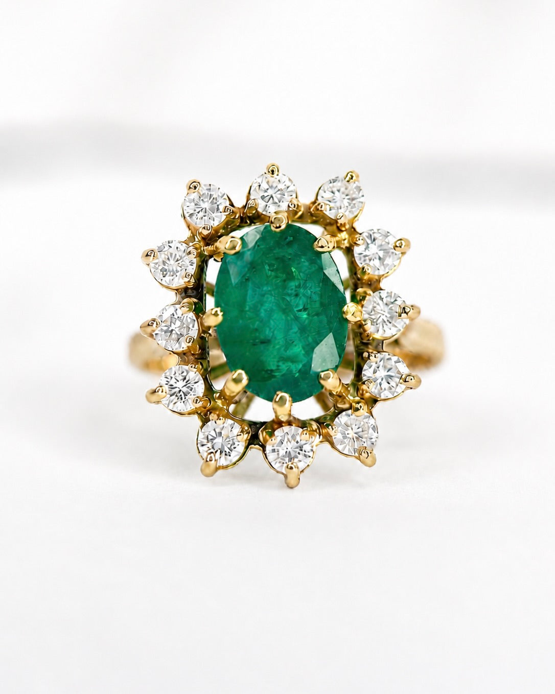 Anillo Margarita con esmeralda de 2.05 quilates y diamantes de 0.72 quilates, 4,71 g «Garance»