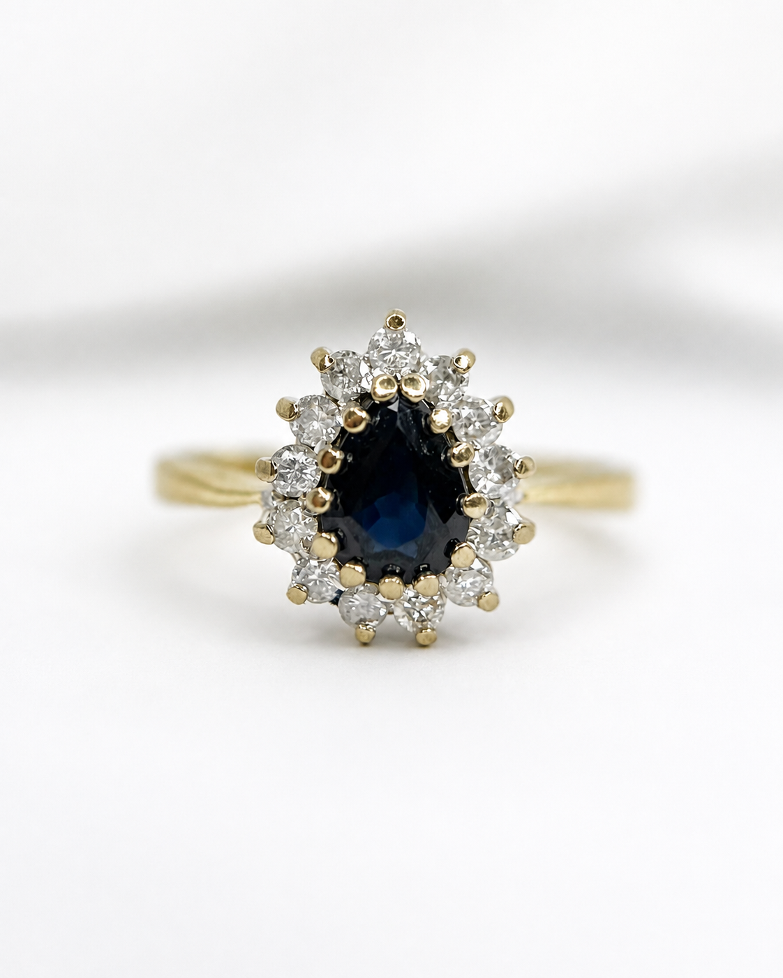 Bague Marguerite Saphir 0.98 carat &amp; Diamants 0.26 carat "Lou"