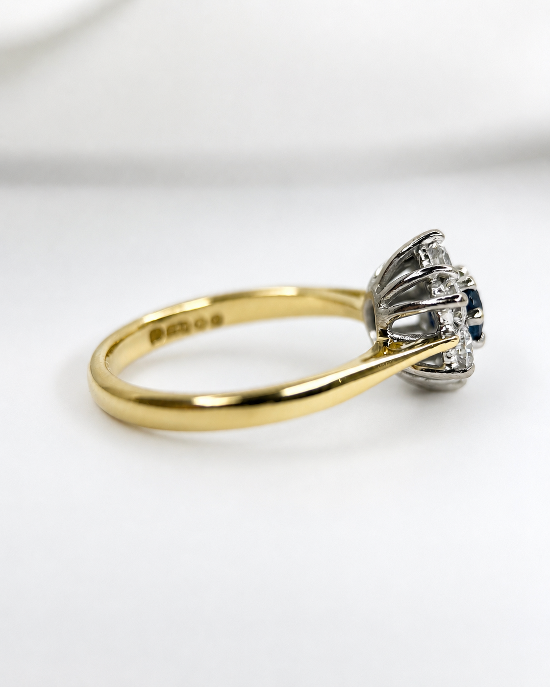 “Céleste” 0.47-carat Sapphire &amp; 0.41-carat Diamond Daisy Ring