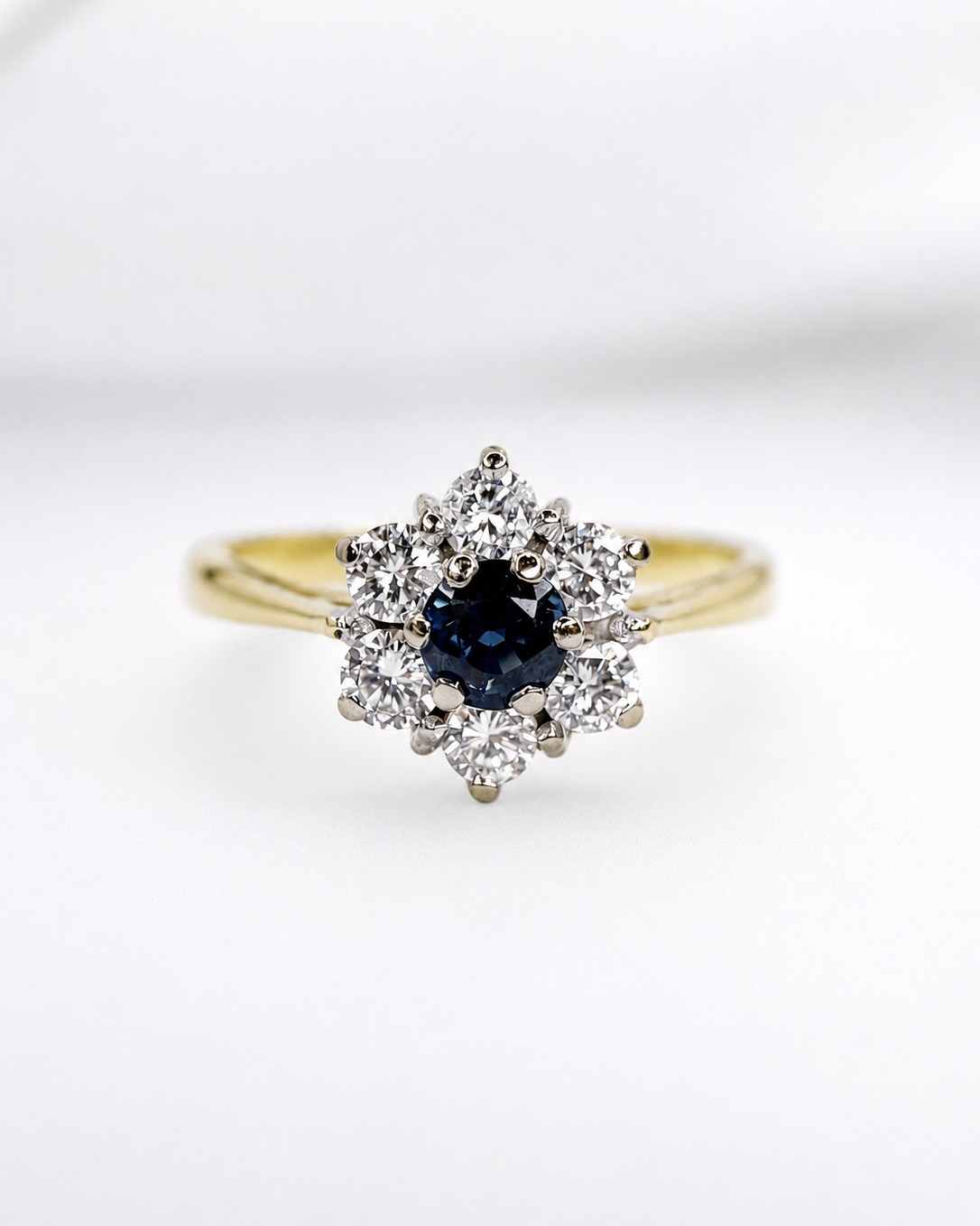 “Céleste” 0.47-carat Sapphire &amp; 0.41-carat Diamond Daisy Ring