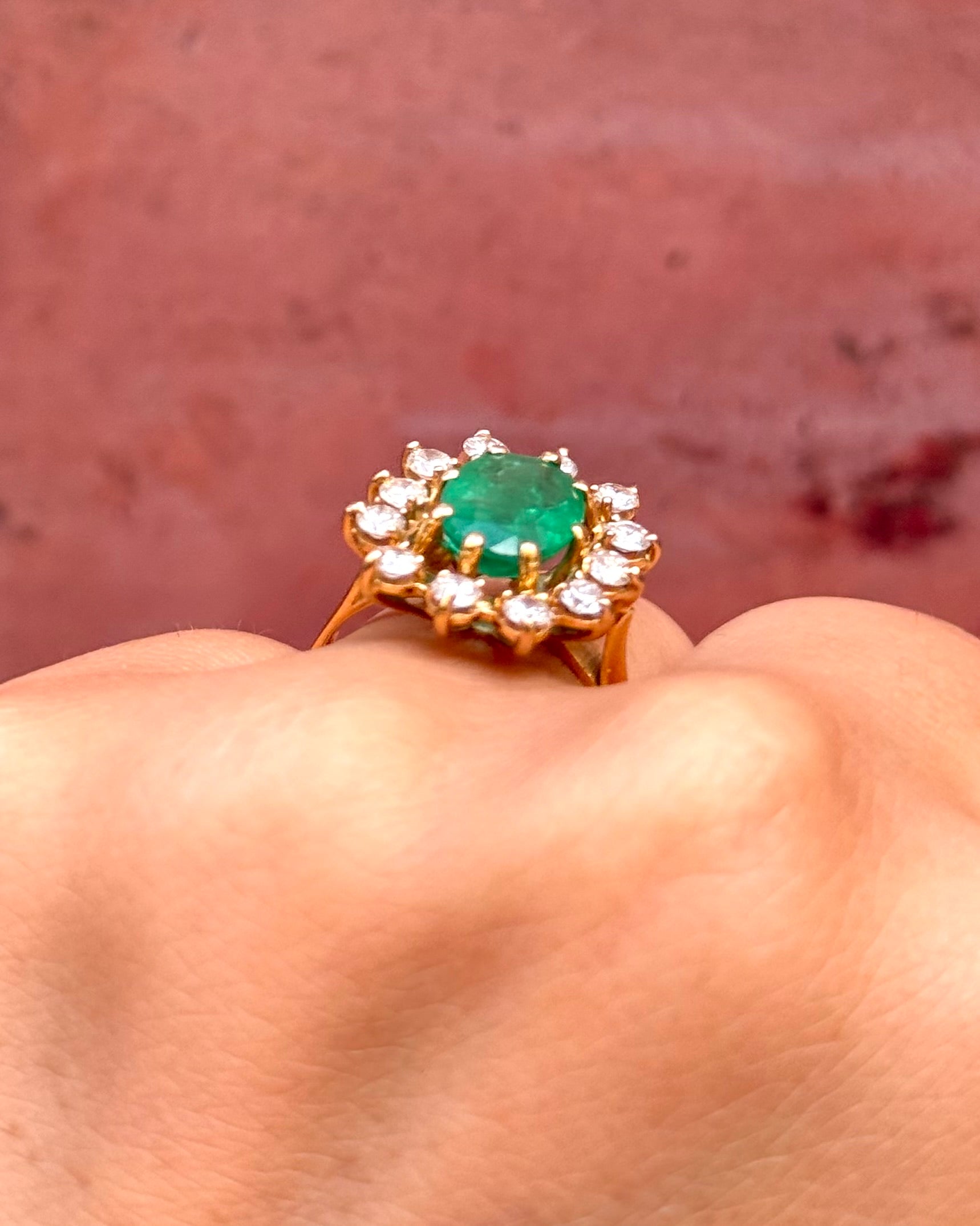 Anillo Margarita con esmeralda de 2.05 quilates y diamantes de 0.72 quilates, 4,71 g «Garance»