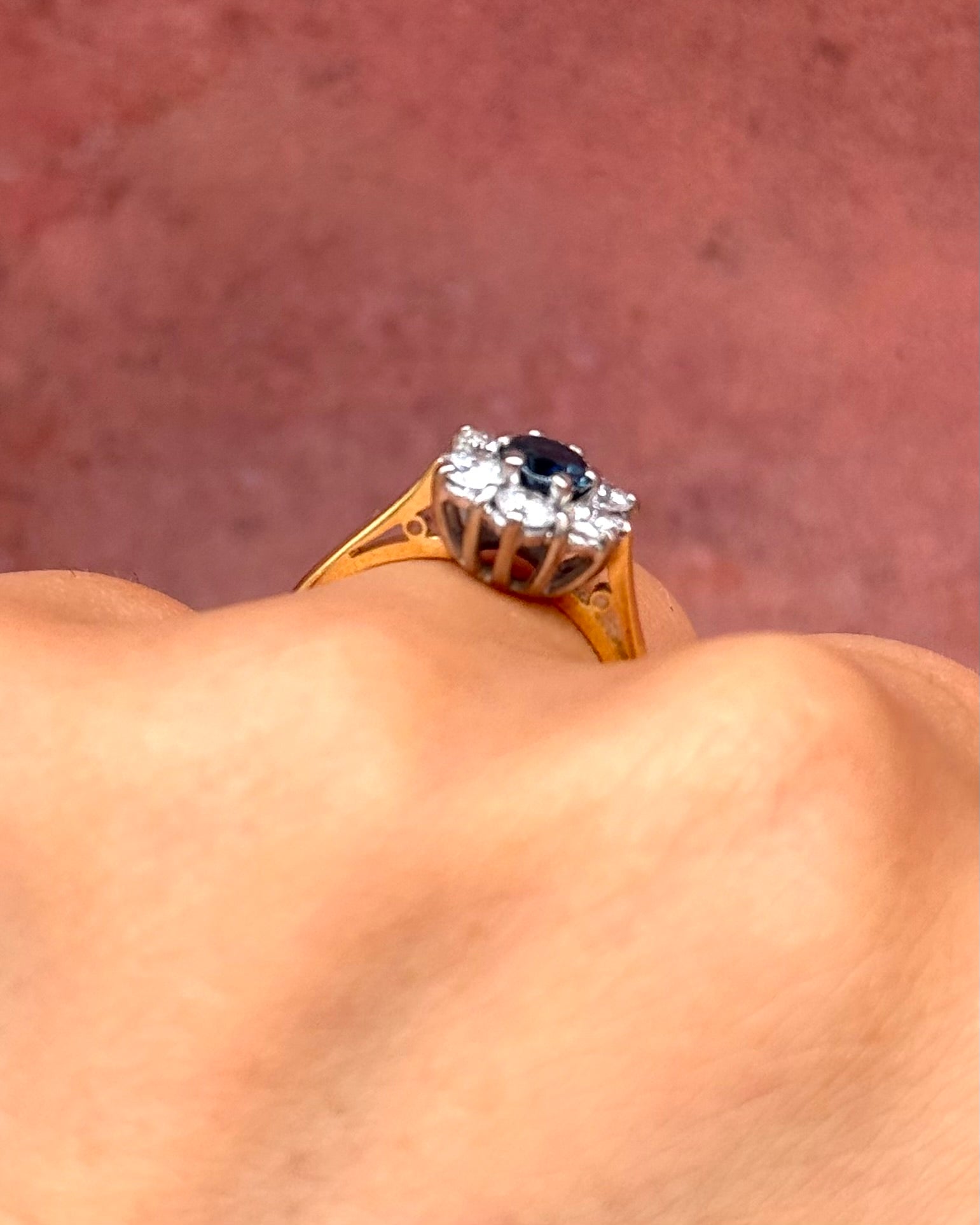 “Céleste” 0.47-carat Sapphire &amp; 0.41-carat Diamond Daisy Ring