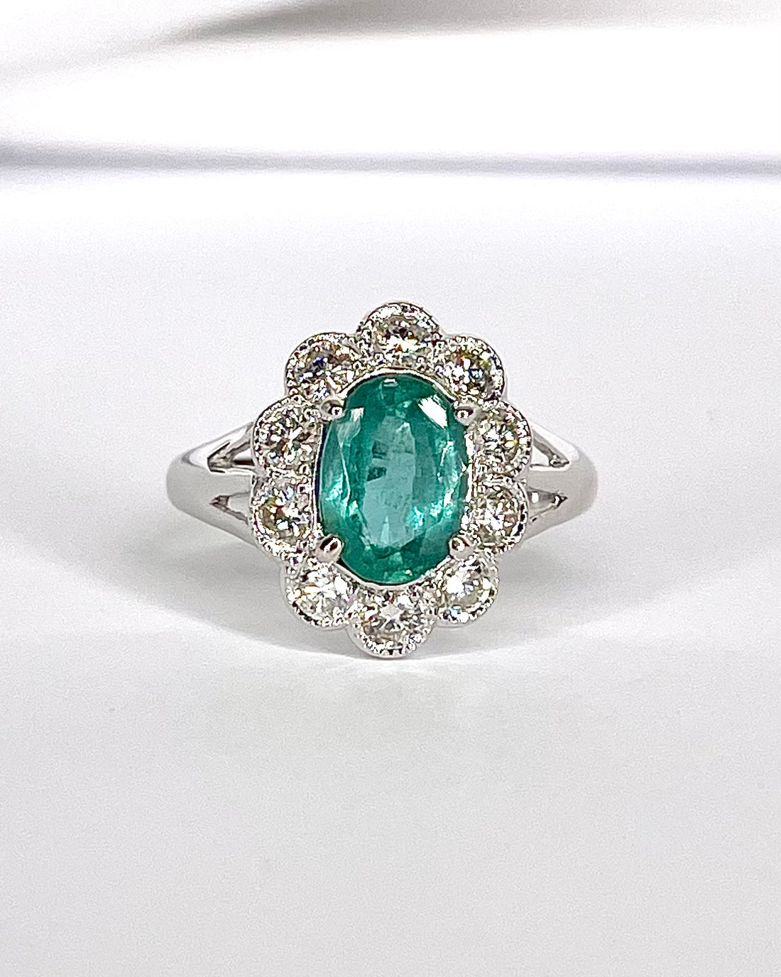 Bague Marguerite Émeraude 1.35 carat &amp; Diamants 0.68 carat "Vanessa"