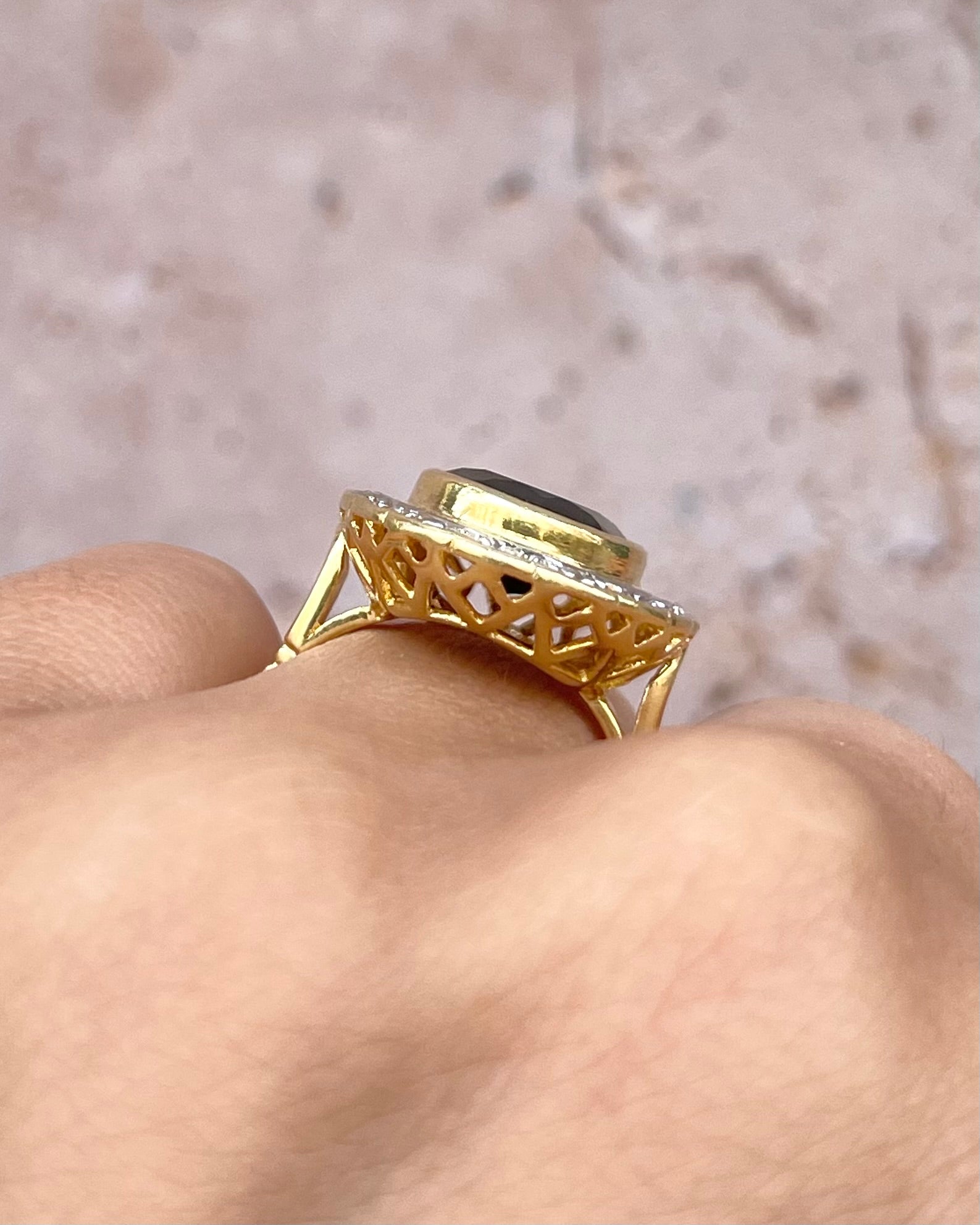 Anillo Marguerite Estilo Art Déco Zafiro 4.60 quilates, Diamantes y Oro 7.86g "Mélissa"