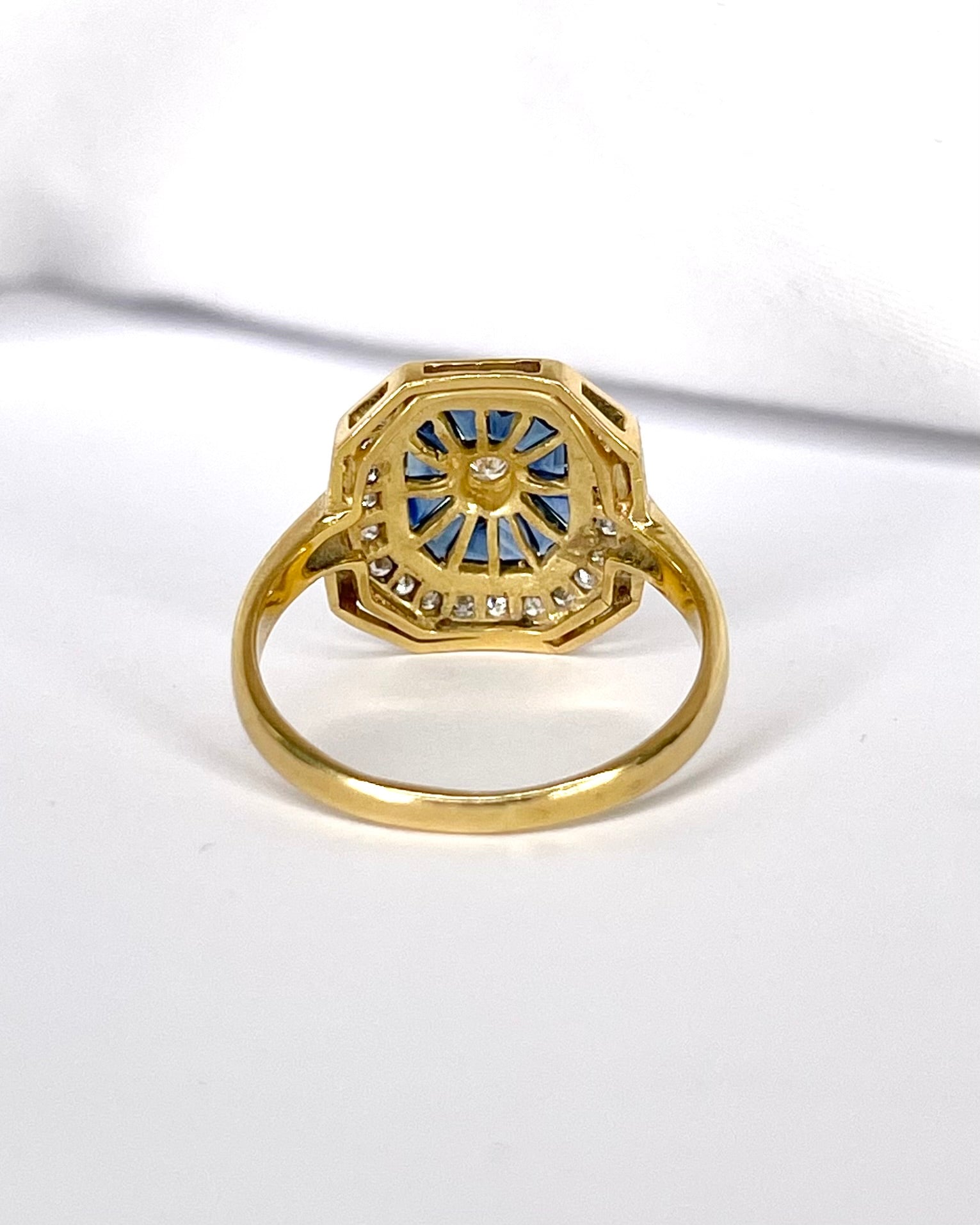 Anillo estilo Art Déco 12 zafiros 0,84 quilates y 25 diamantes "Madeline"