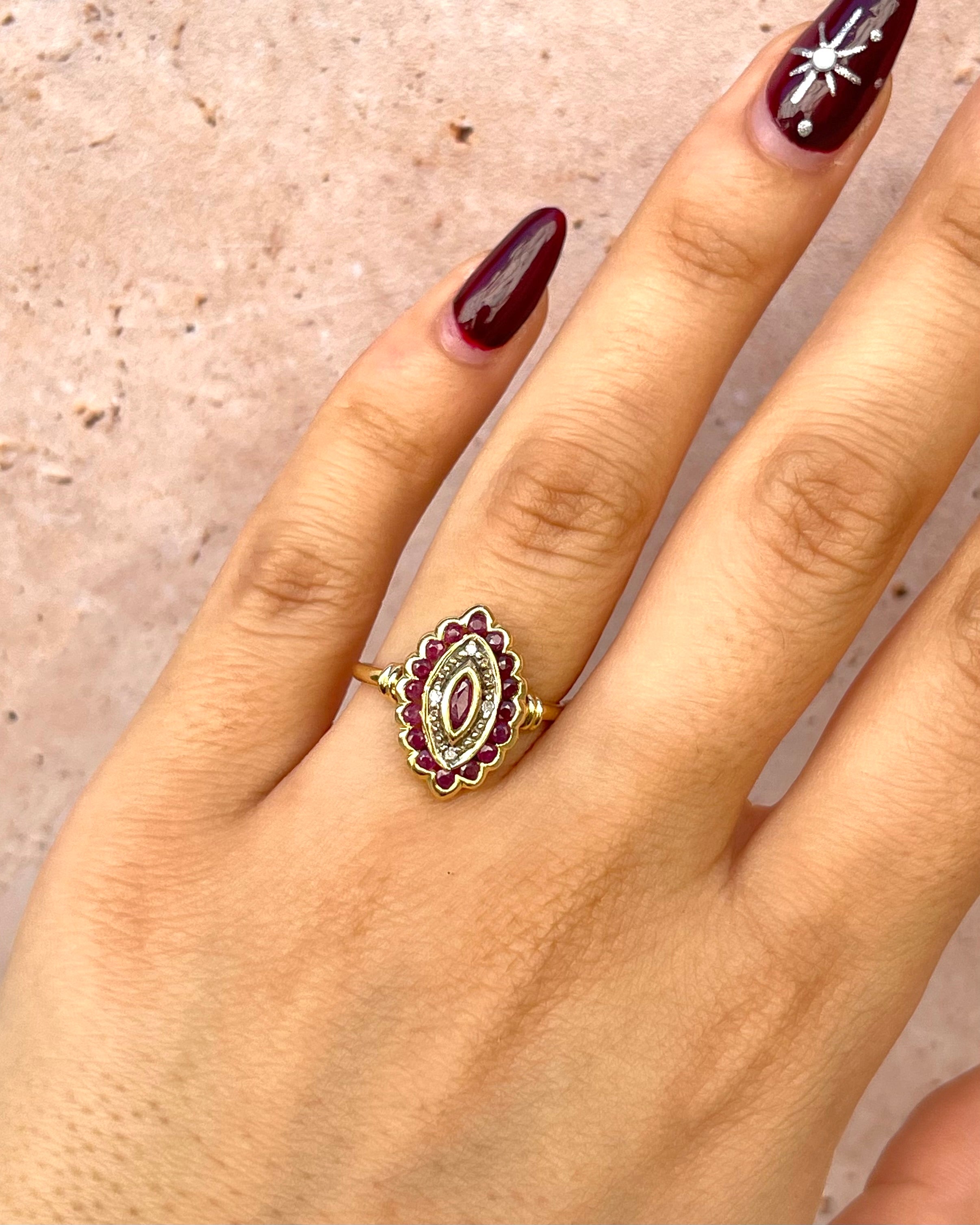Anillo estilo Art Déco 17 rubíes 0,54 quilates y diamantes "Dana"