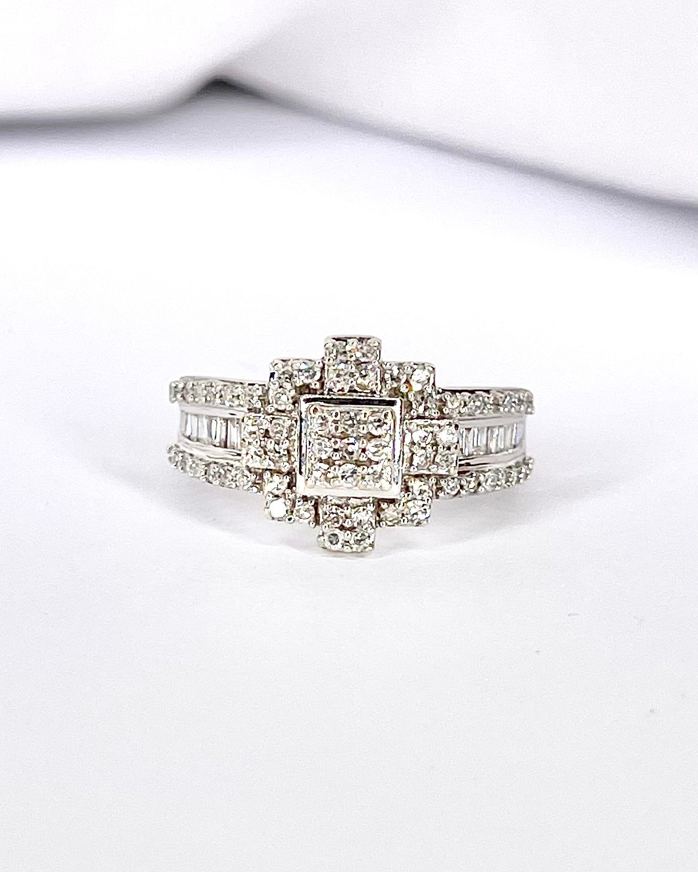 Bague Jonc Style Art Déco 81 Diamants 0.89 carat "Rebecca"