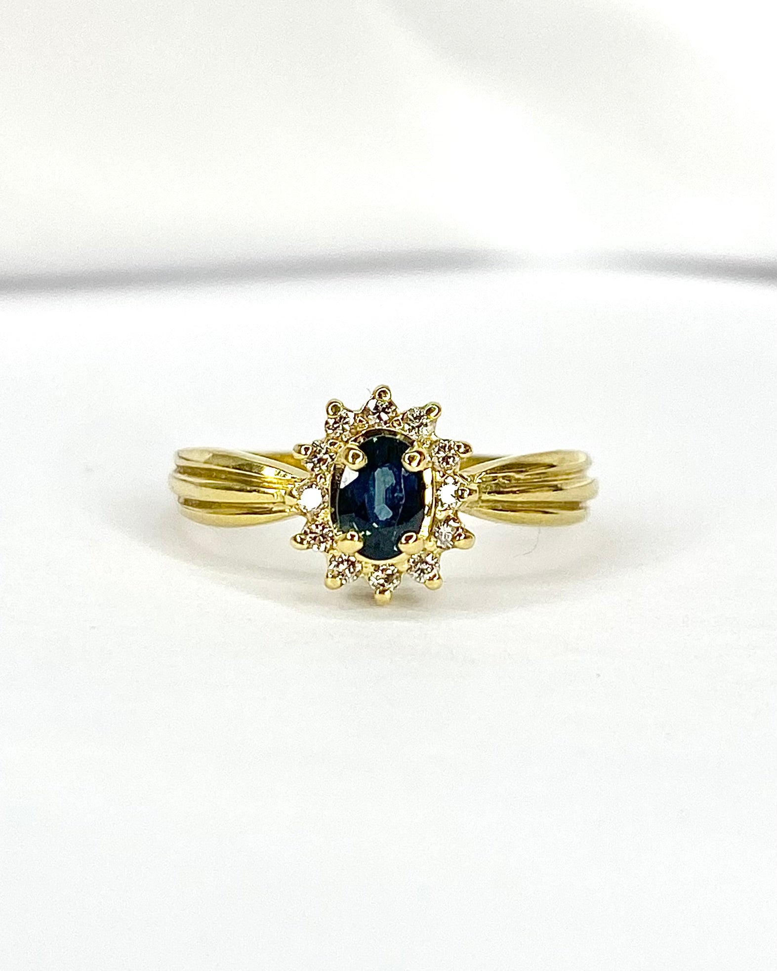 Marguerite Ring Sapphire 0.43 carat &amp; Diamonds "Mathilde"