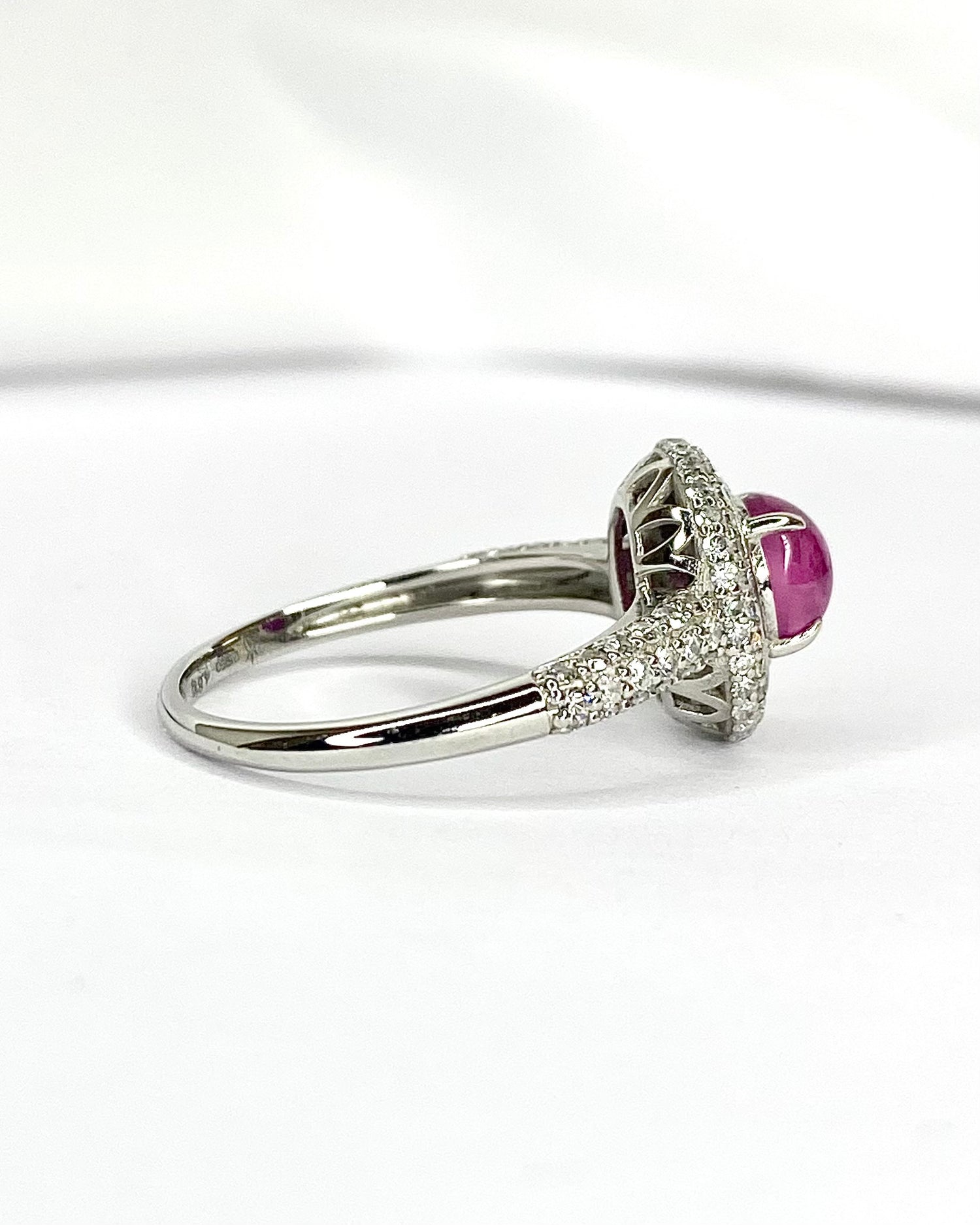 Bague Marguerite Rubis étoilé birman 1.46 carats &amp; Diamants "Céliane"