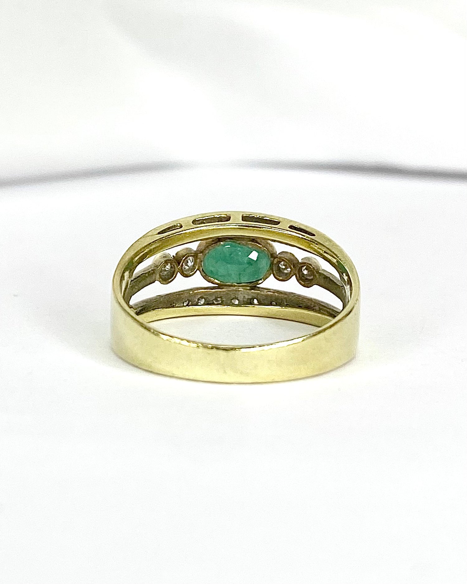 Emerald 0.38 Carat and Diamonds "Olympe" Bangle Ring
