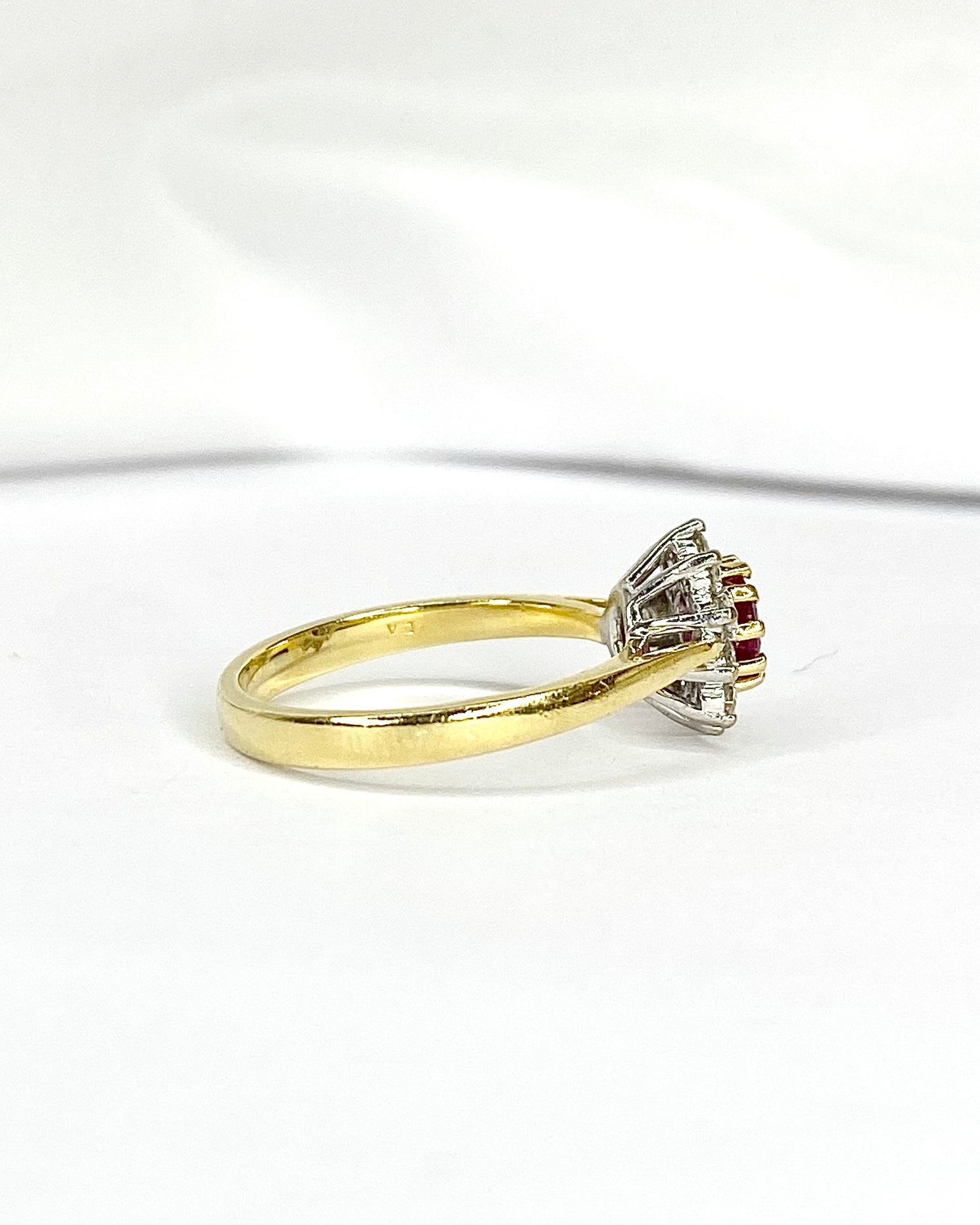 Marguerite Ring Sapphire 0.43 carat &amp; Diamonds "Mathilde"