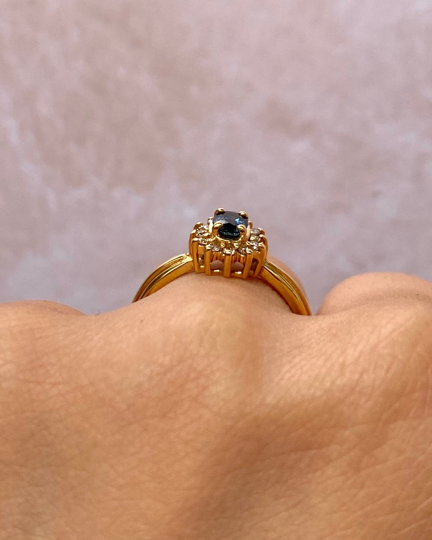 Marguerite Ring Sapphire 0.43 carat &amp; Diamonds "Mathilde"