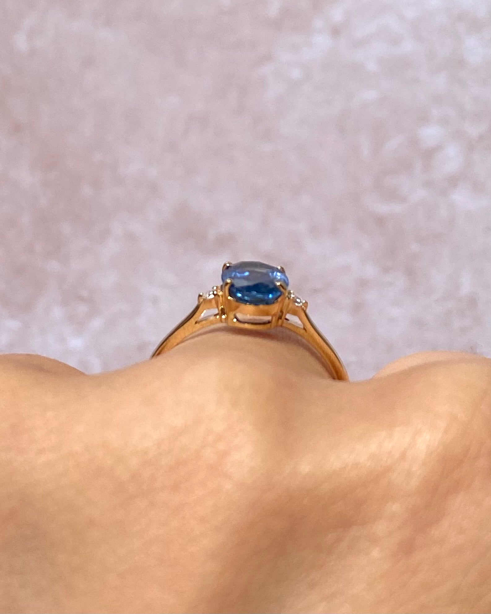 Bague Trilogie Saphir bleu lagon 1.25 carat &amp; Diamants "Anna"