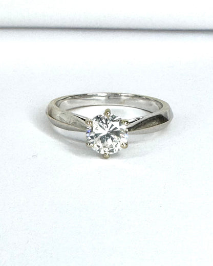 Anillo solitario con diamante 0,85 ct y oro gris de 18 quilates "Romy"