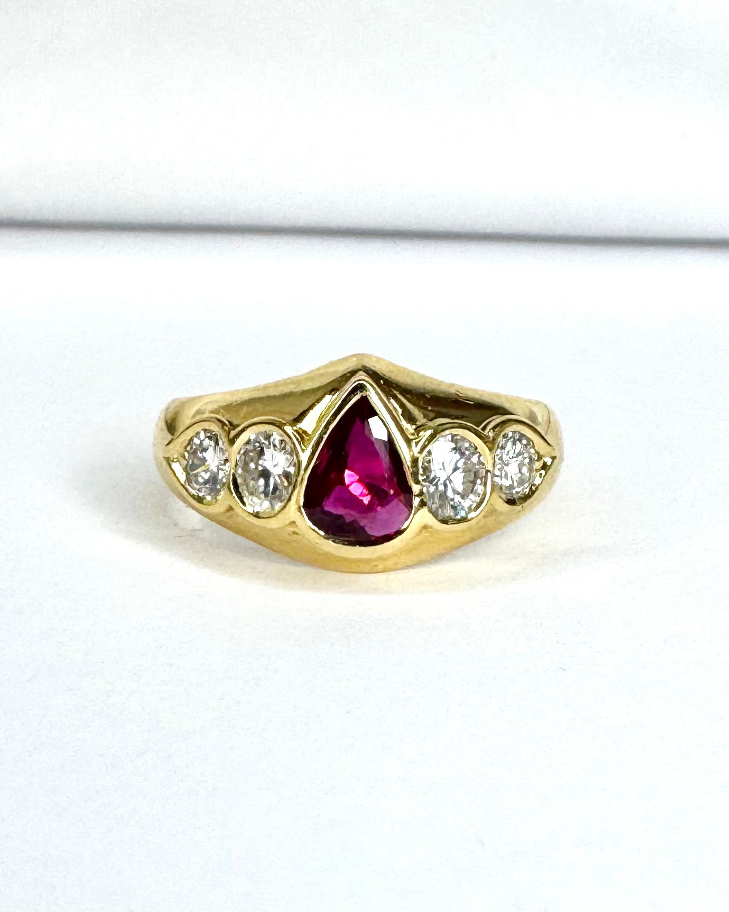 Anillo rígido con rubí, diamantes 0,55 quilates y oro 6,39 g "Clarisse"