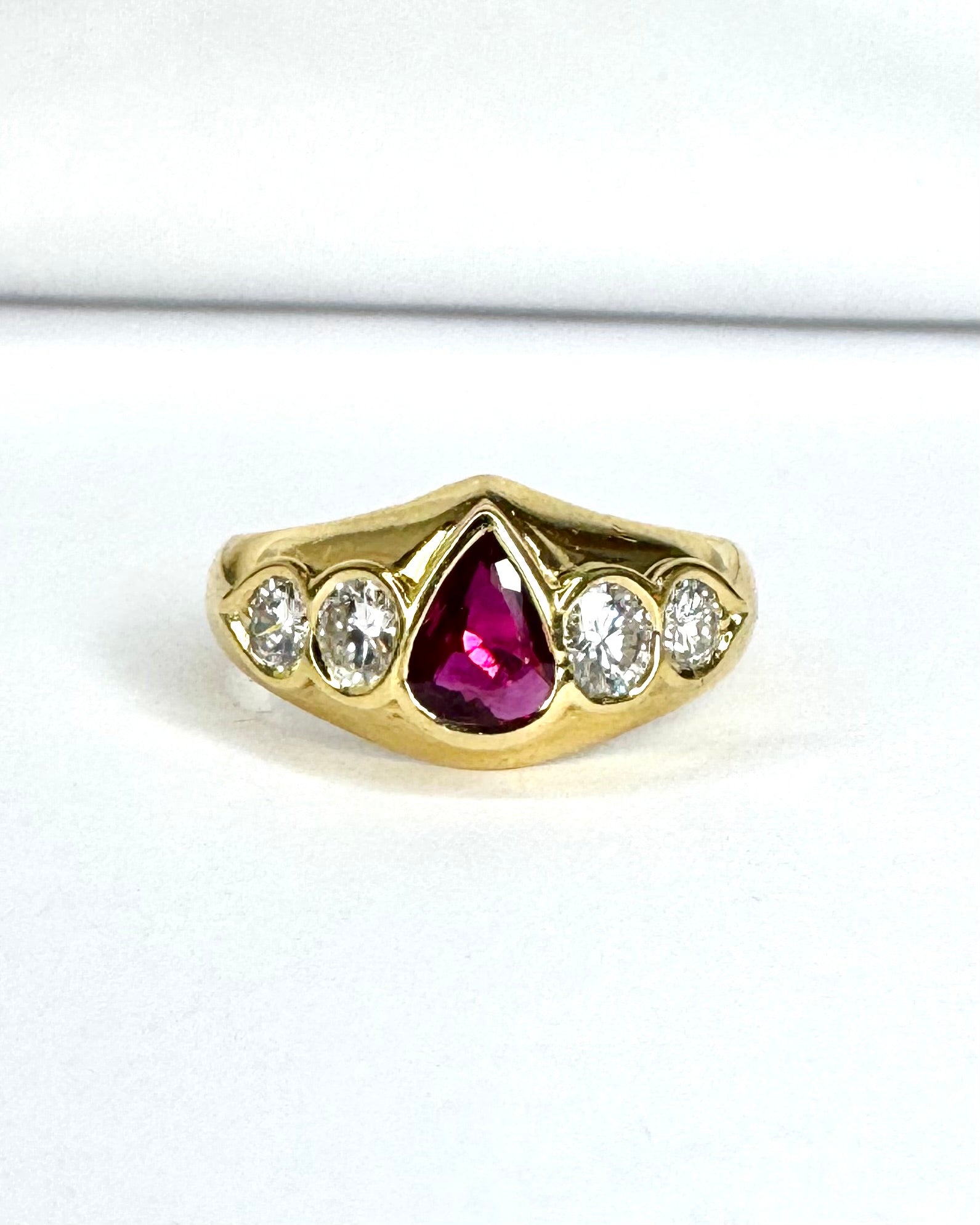 Anillo rígido con rubí, diamantes 0,55 quilates y oro 6,39 g "Clarisse"