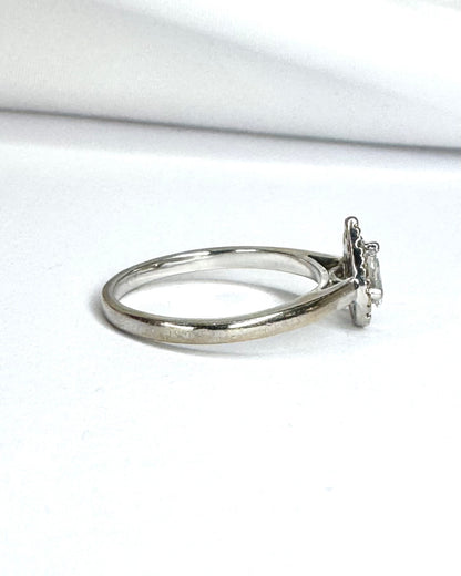 Anillo solitario con diamantes en forma de pera 0.36 quilates "Nine"