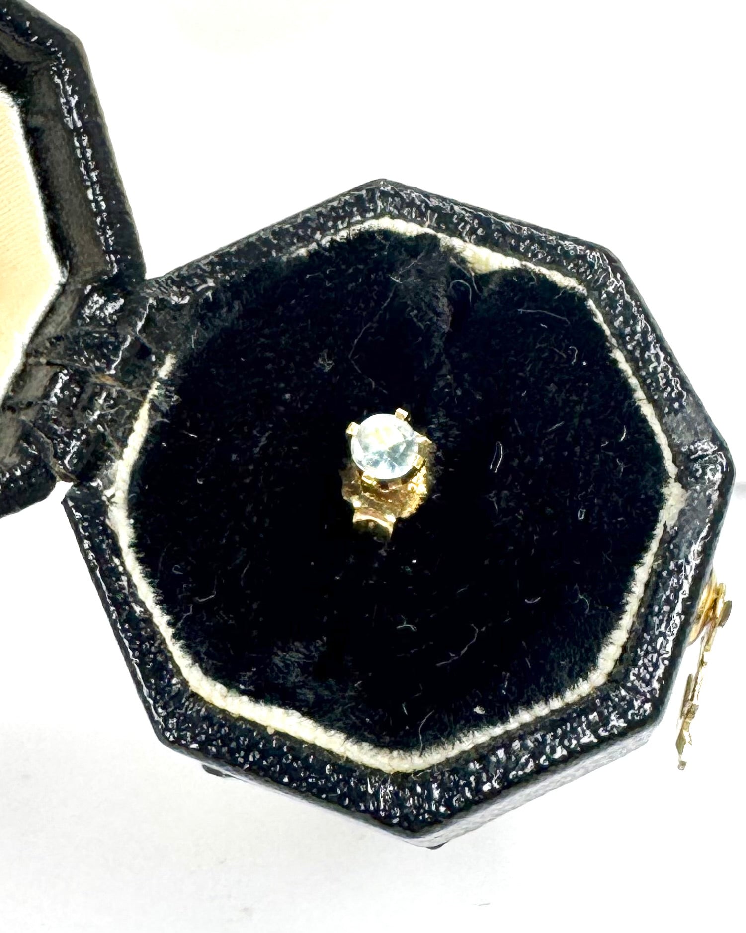 Mono Pendiente Púrpura Aguamarina y Oro Amarillo 18 quilates "Hélèna"