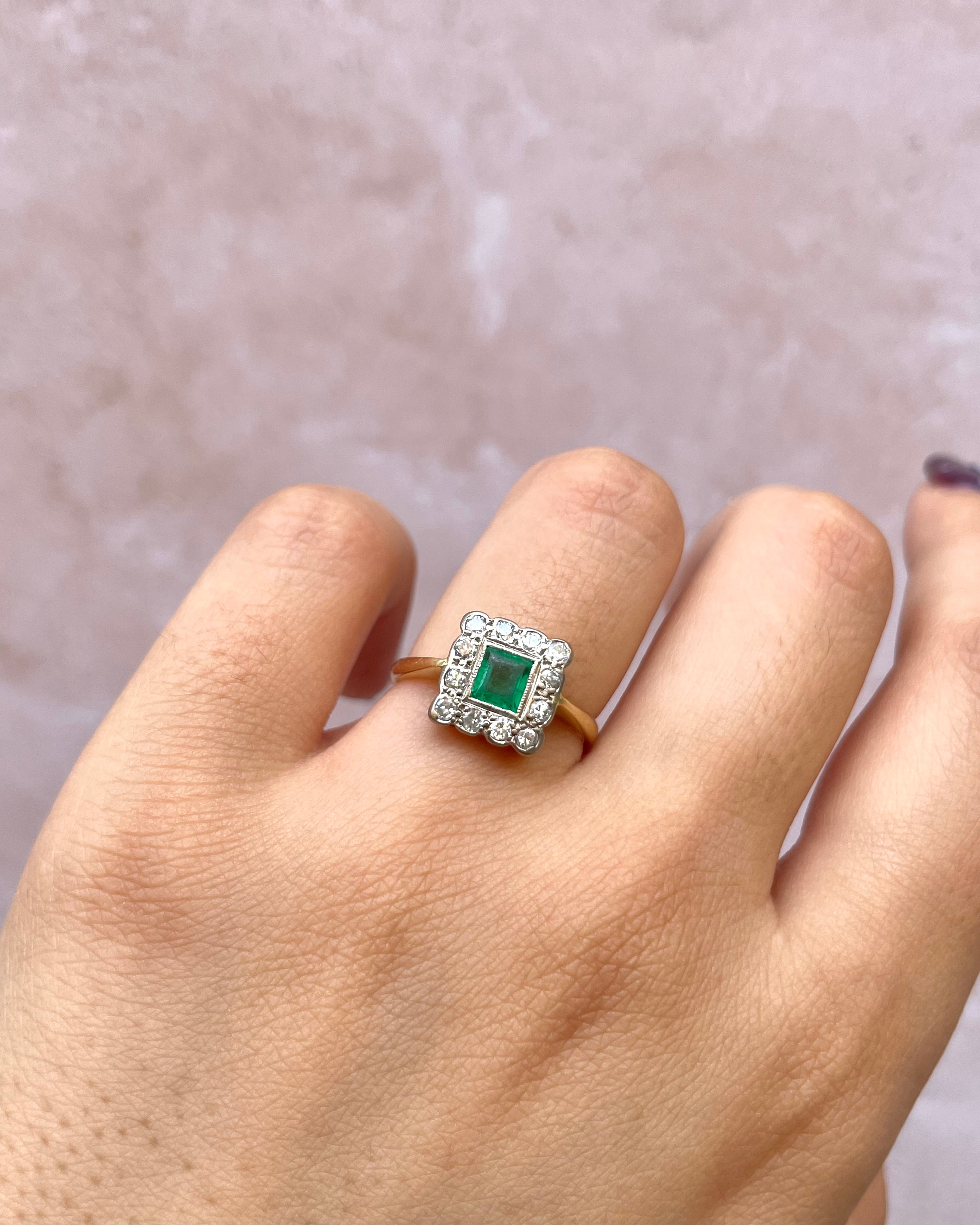 Anillo Art Déco Esmeralda 0,38 cts y Diamantes 0,36 cts "Evelina"