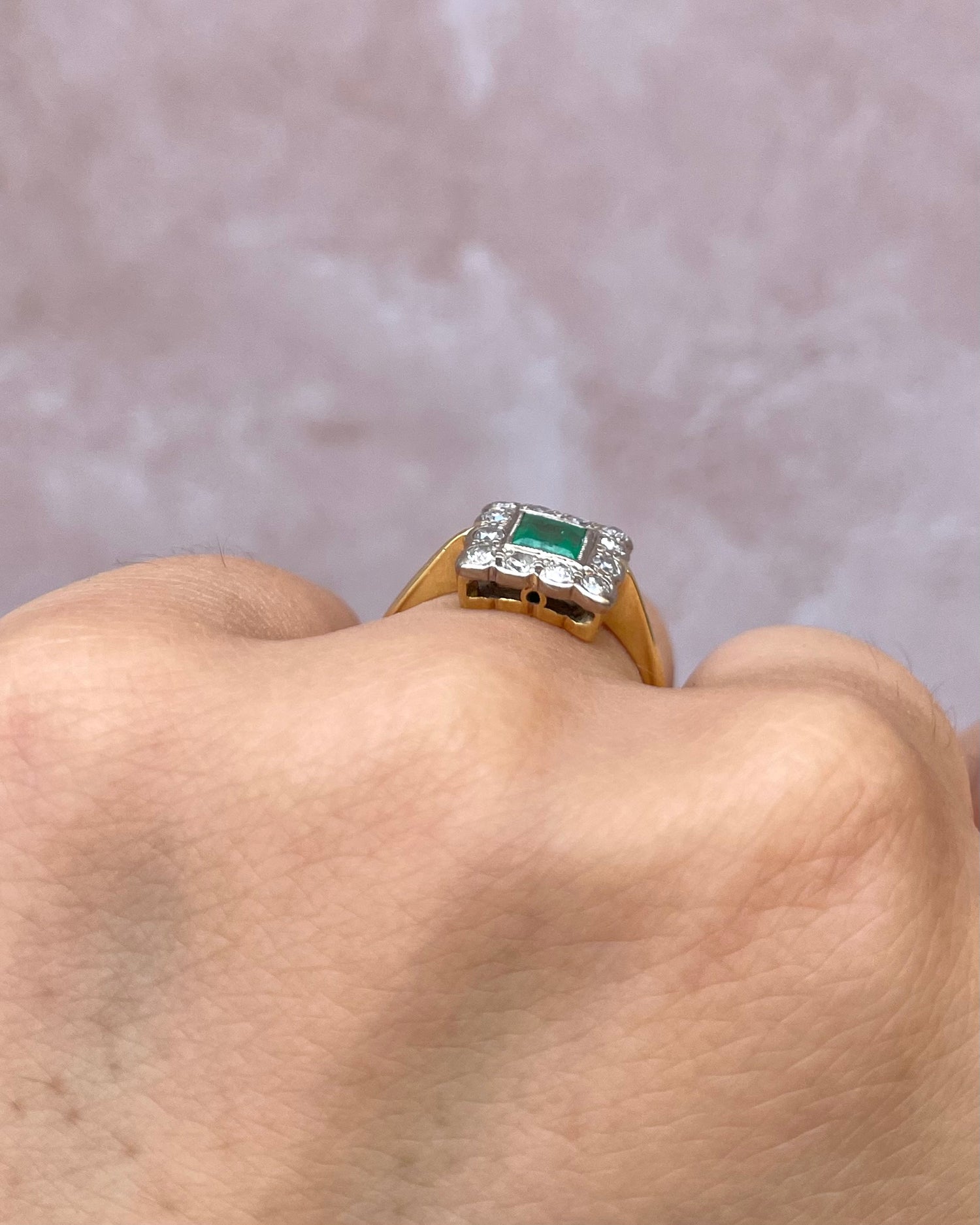 Anillo Art Déco Esmeralda 0,38 cts y Diamantes 0,36 cts "Evelina"
