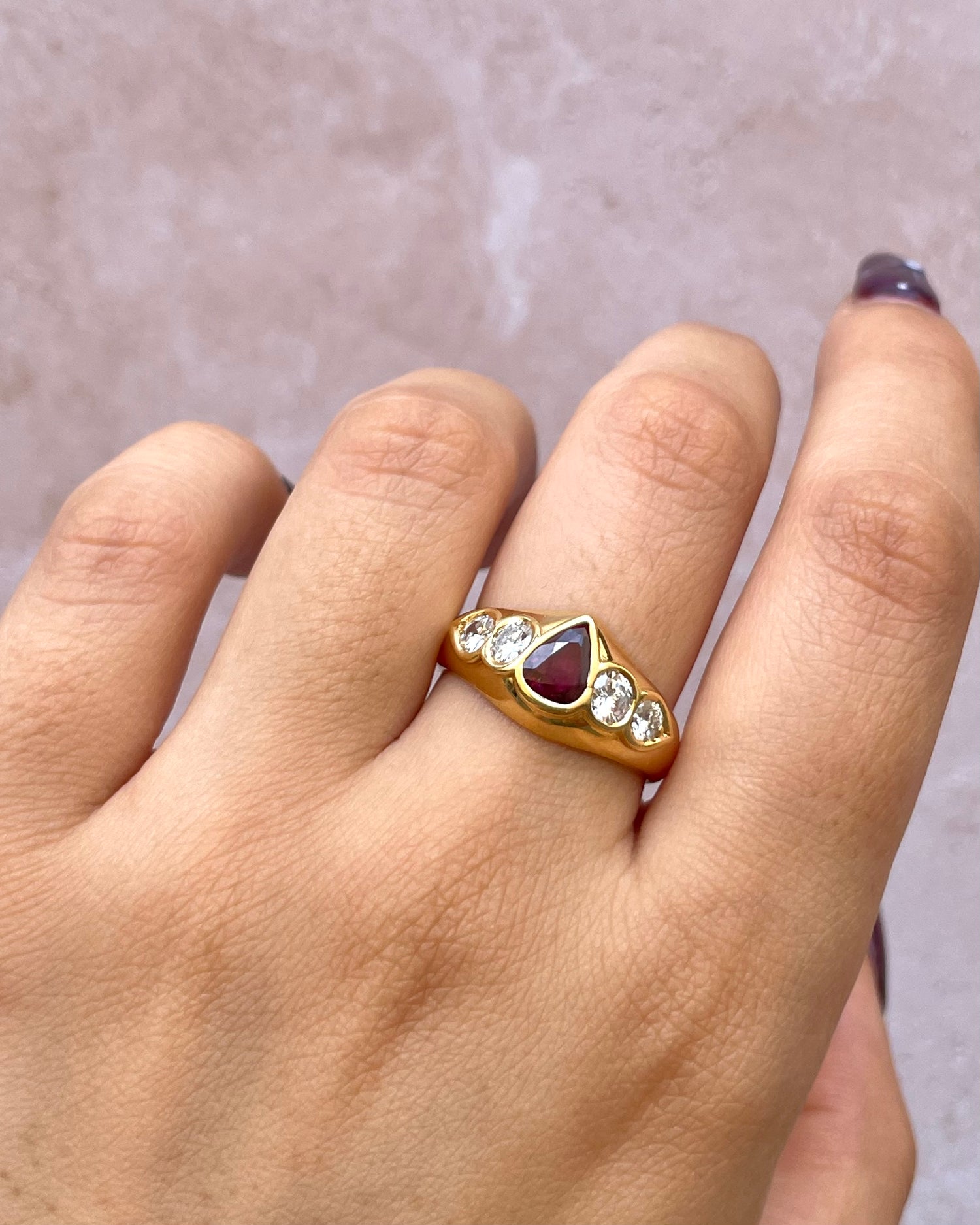 Anillo rígido con rubí, diamantes 0,55 quilates y oro 6,39 g "Clarisse"
