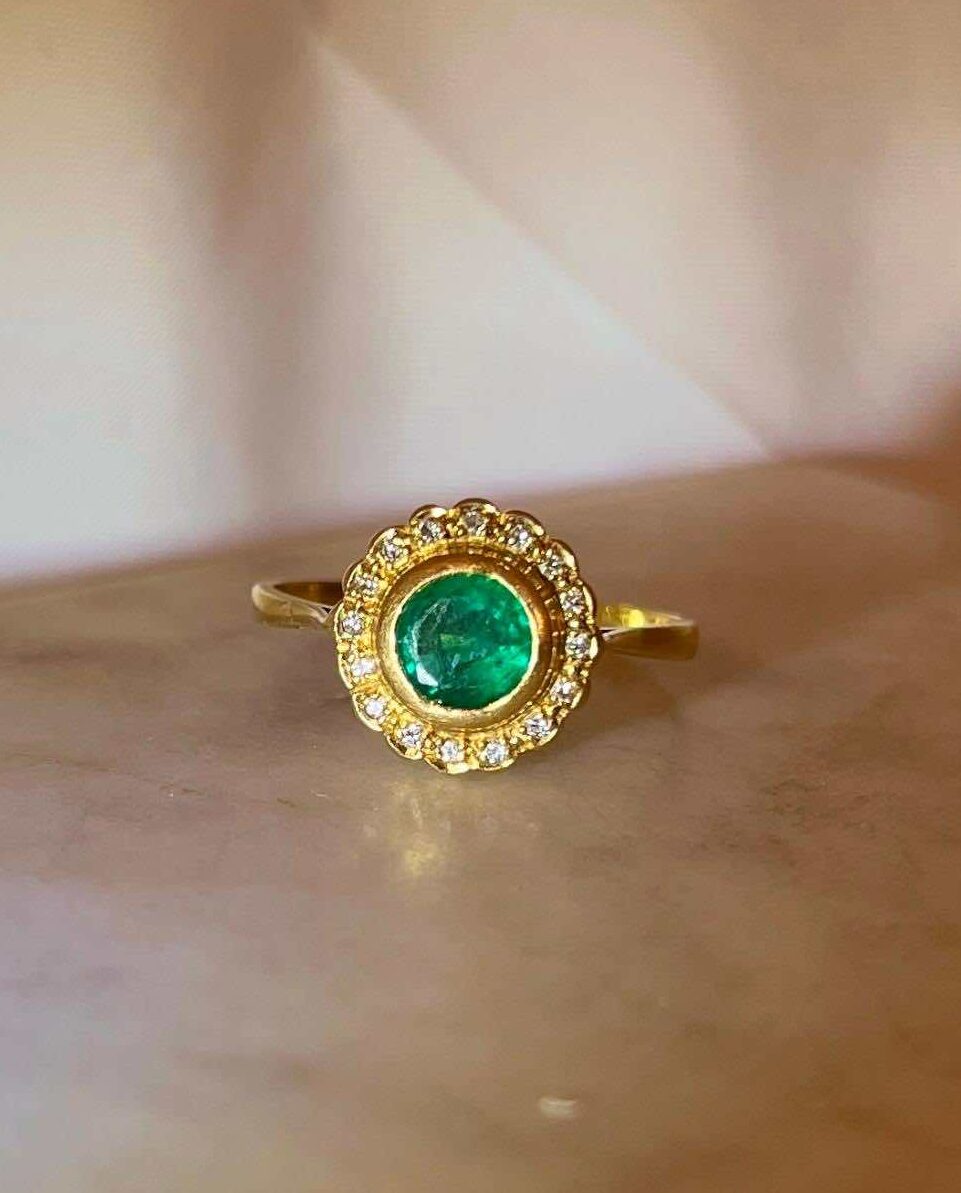 Bague Marguerite émeraude &amp; diamants &quot;Louise&quot;