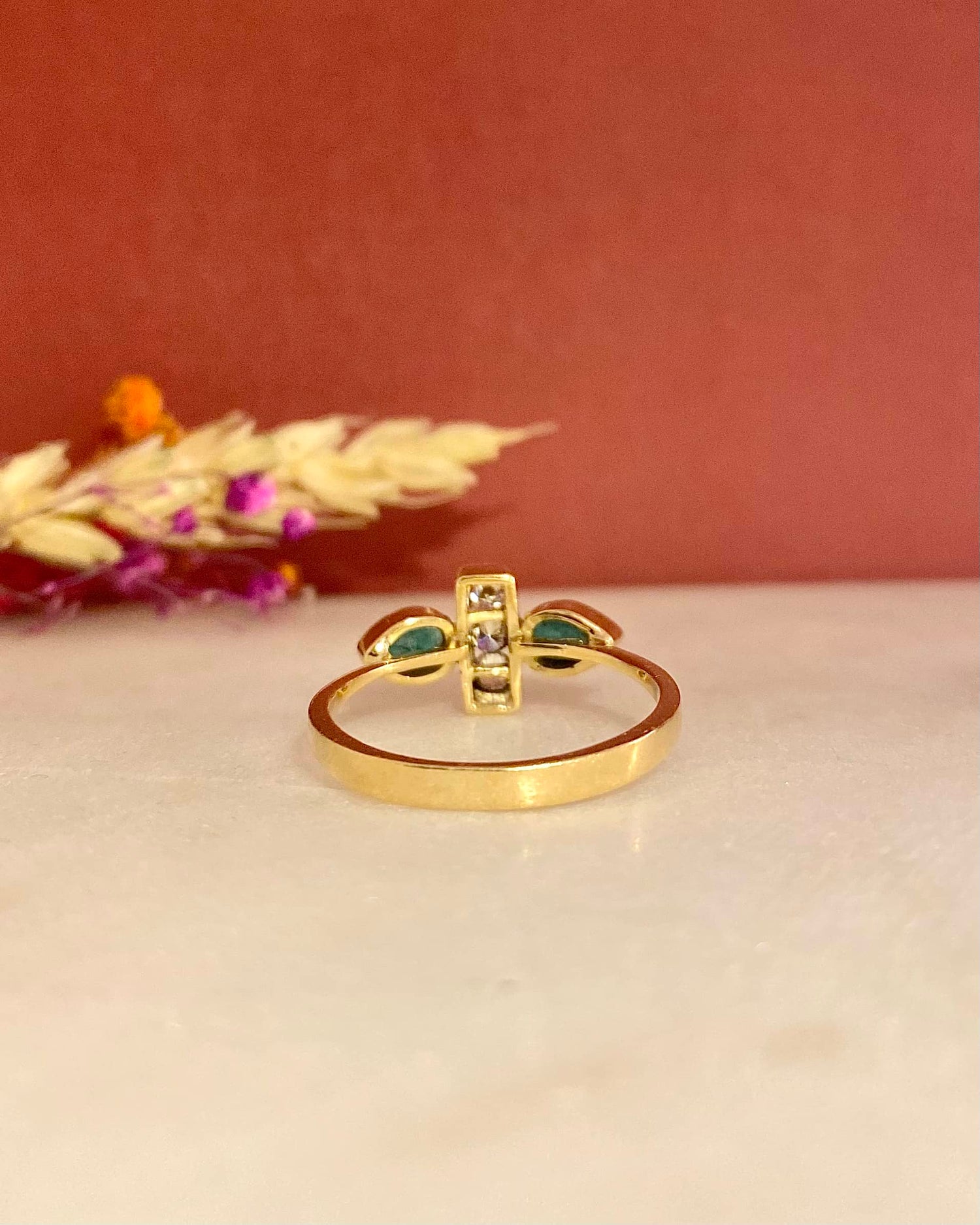 Anillo de diamantes y esmeraldas de 0,30 quilates &quot;Luciérnaga&quot;