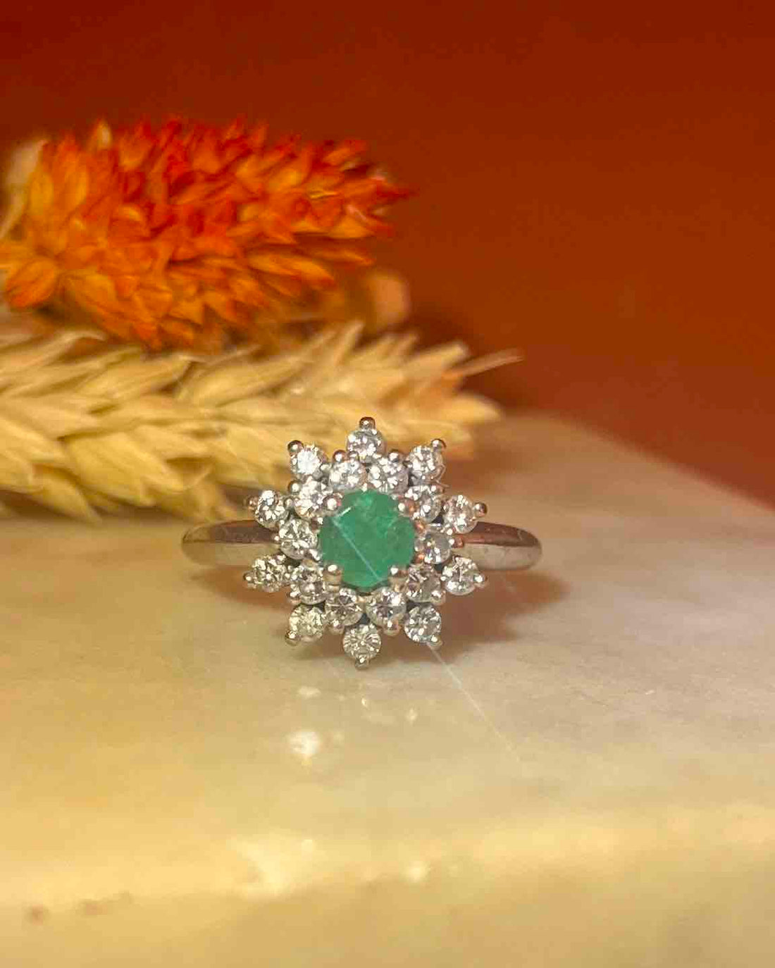 Bague Marguerite Emeraude 0.50 carat et Diamants &quot;Leyna&quot;