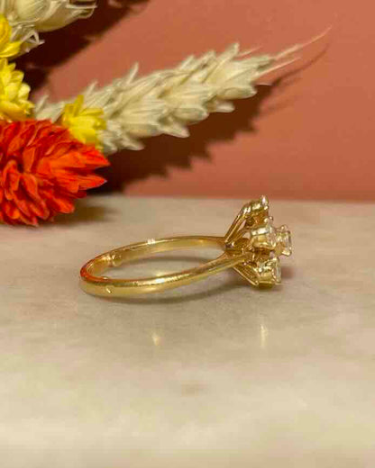 &quot;Edwige&quot; 7 Diamond Daisy Ring