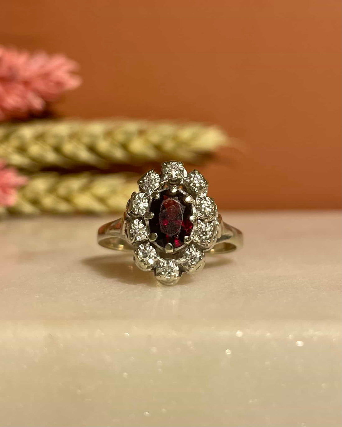 Bague Marguerite Grenat 0.80 carat &amp; Diamants &quot;Milenda&quot;