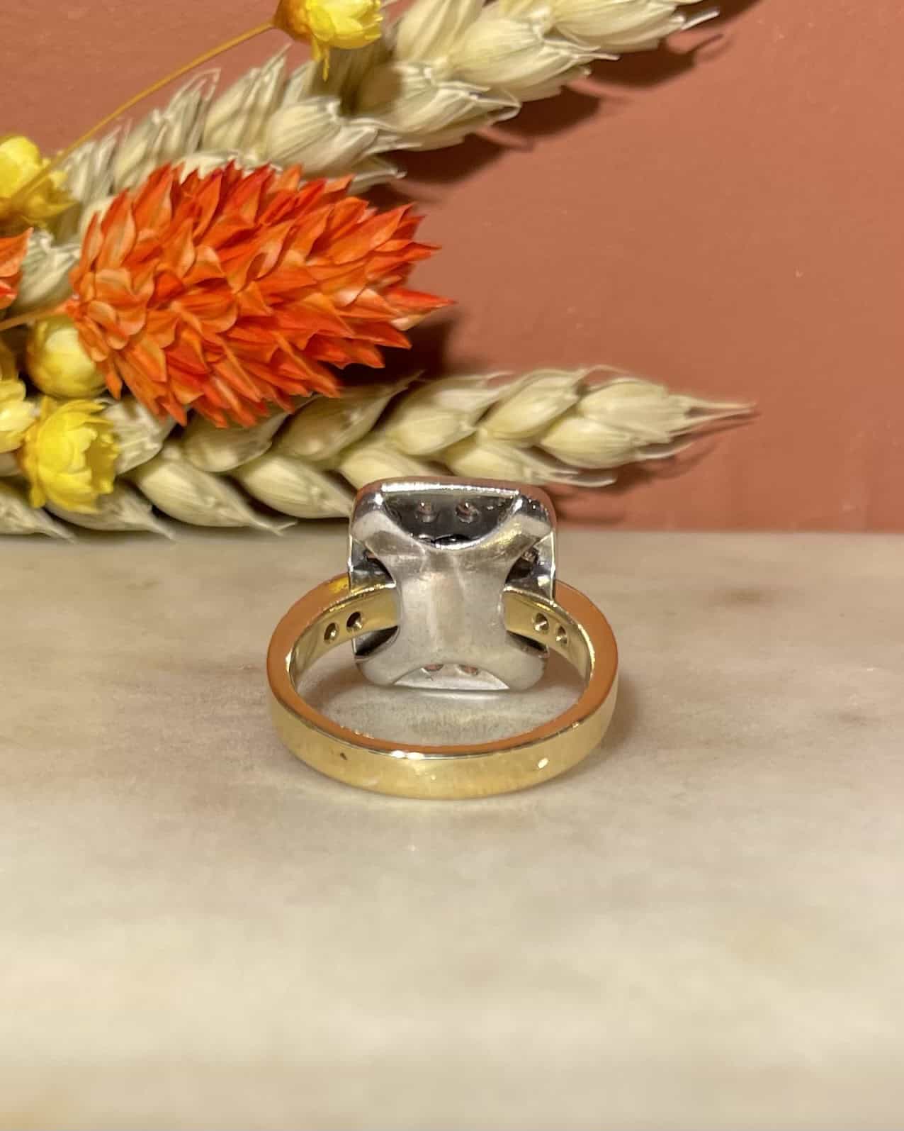 Art Deco Style Ring with 1.05 Carat Sapphire and Diamonds "Giuseppa"