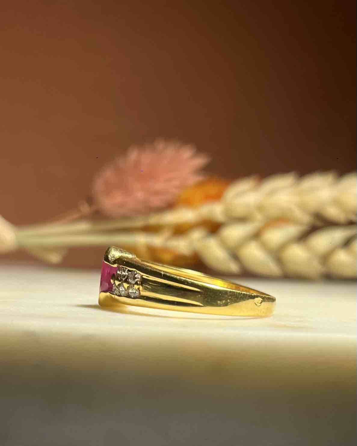 Anillo brazalete de diamantes y rubíes "Joanne"