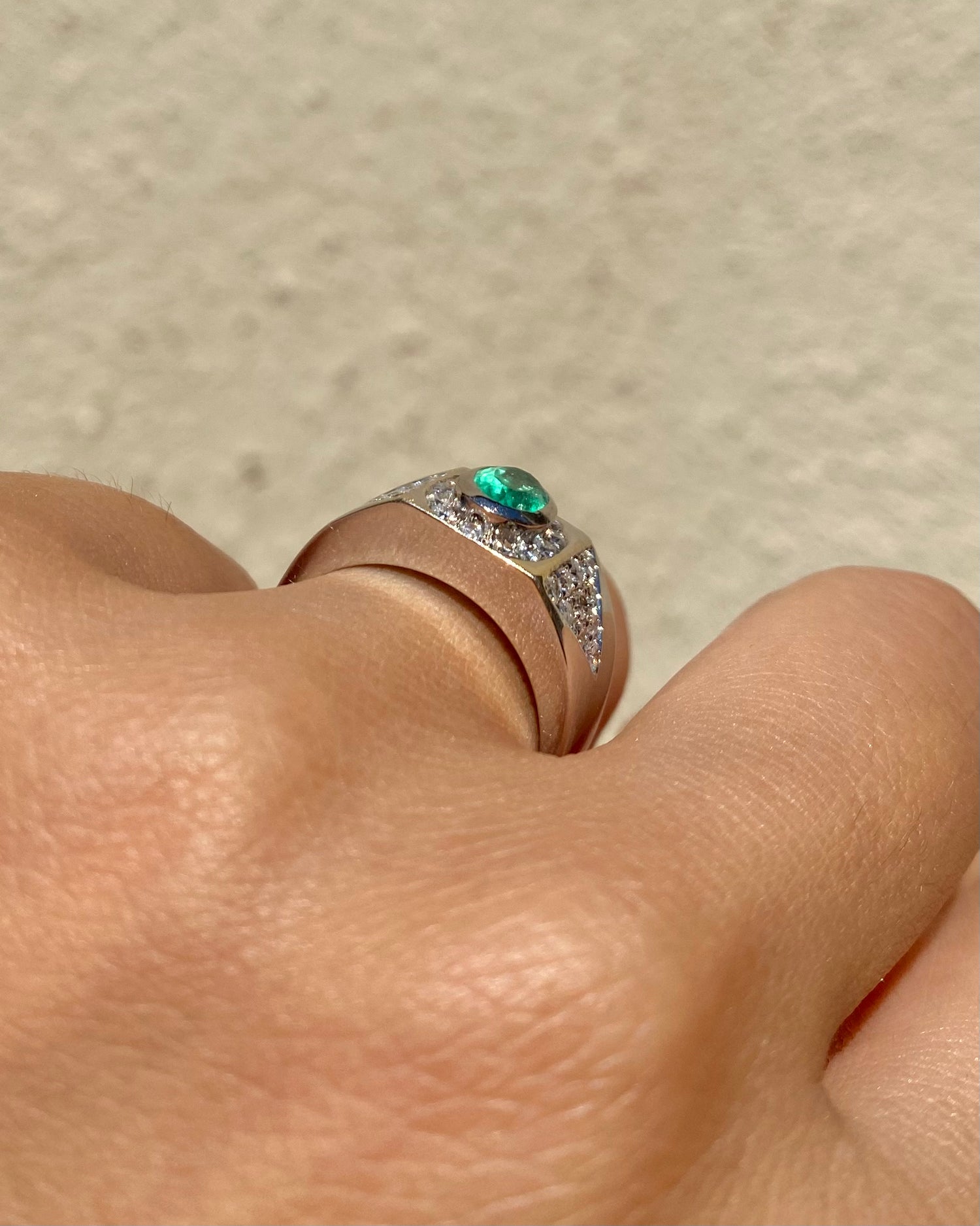 Bague Jonc Emeraude &amp; 32 Diamants &quot;Mélisse&quot;