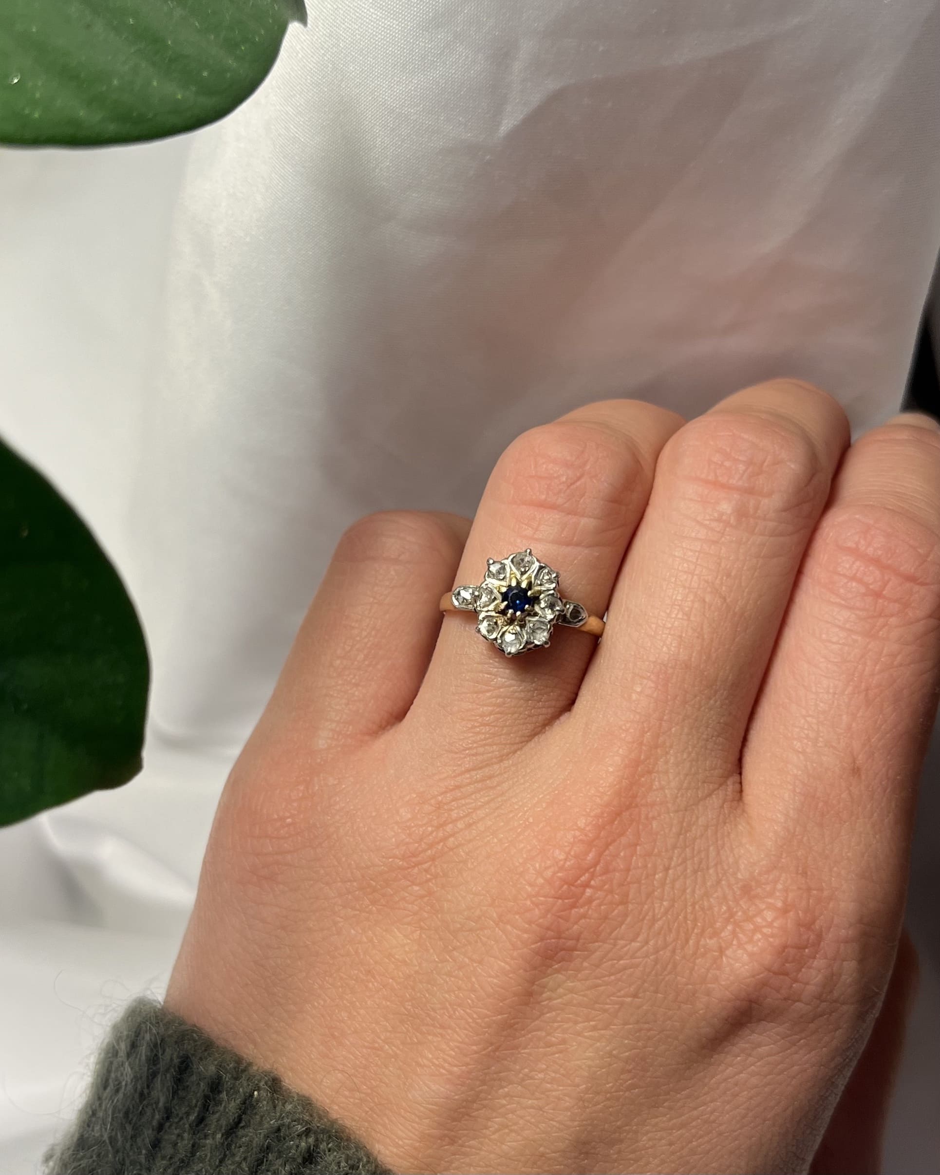 Anillo de zafiro y diamantes "Leyla"