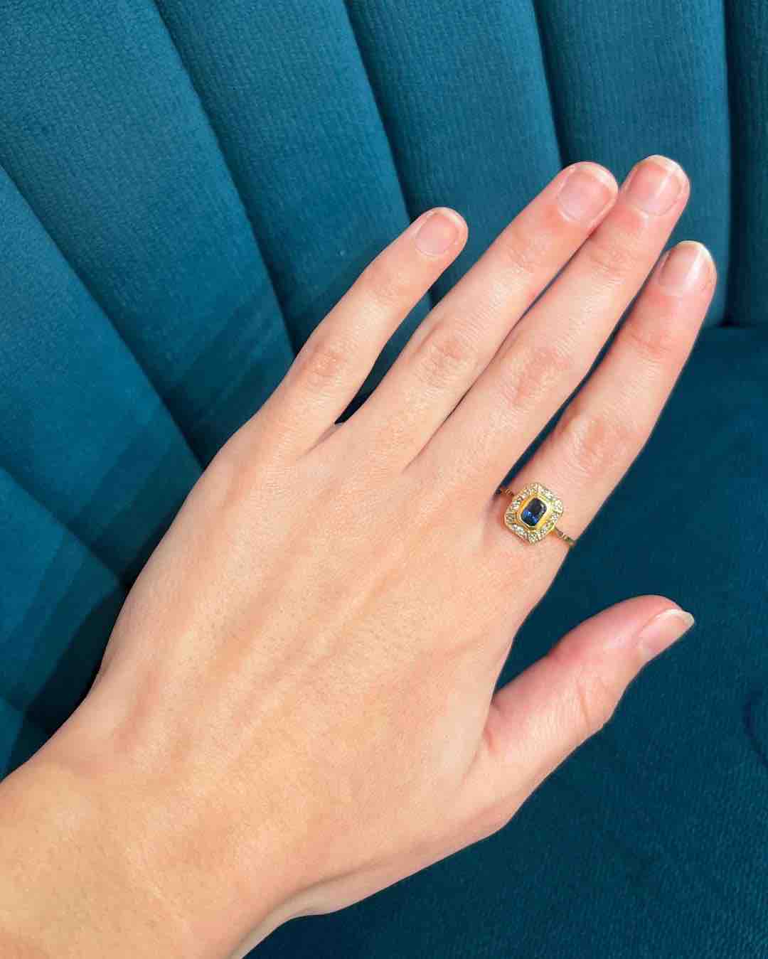 Anillo Art Déco de zafiro y diamantes "Louise"