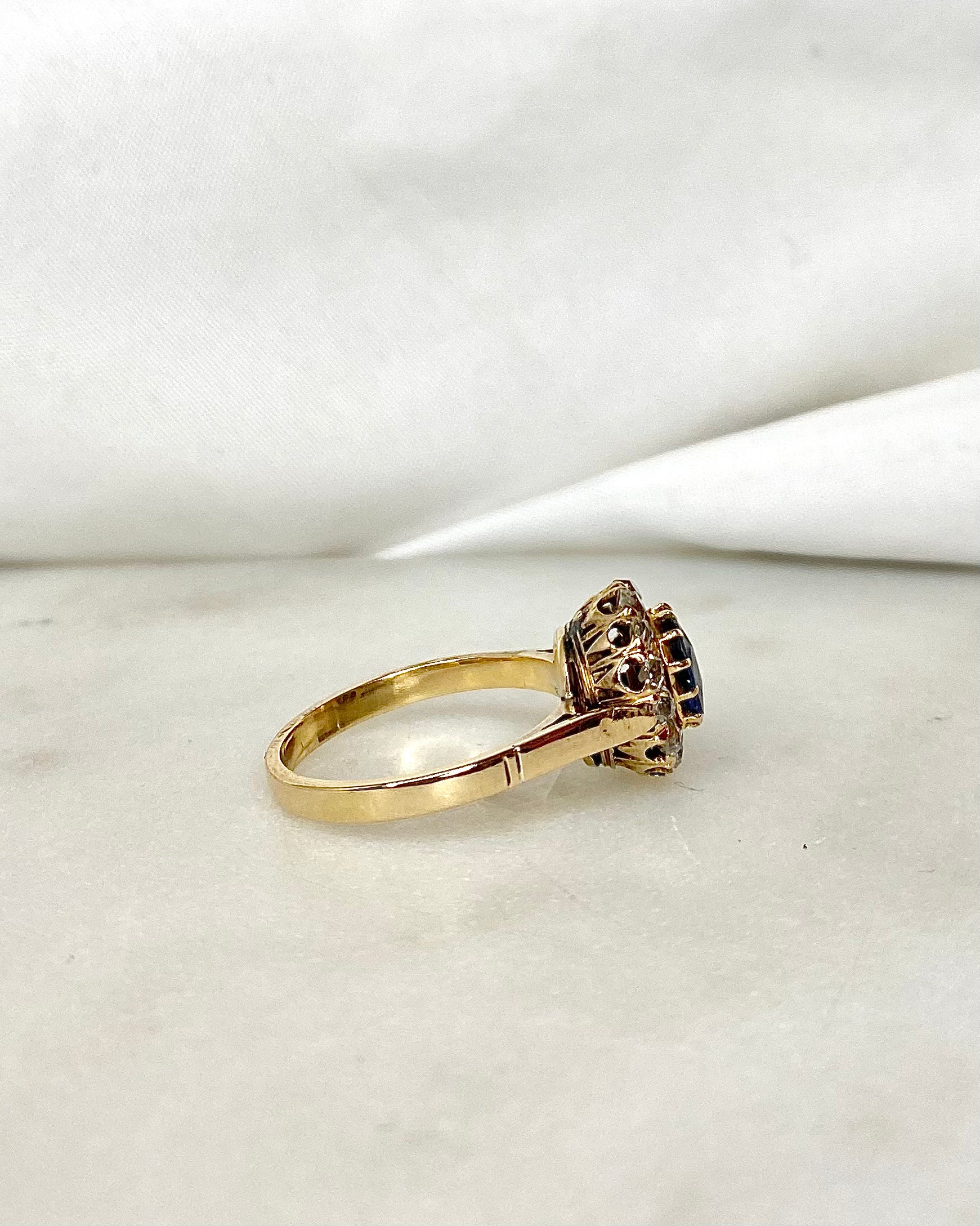 Bague Marguerite Saphir Ceylan 1.10 carat &amp; Diamants "Cleiane"