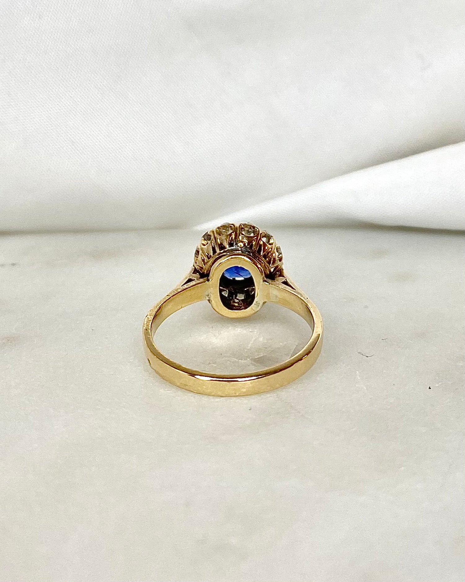 Bague Marguerite Saphir Ceylan 1.10 carat &amp; Diamants &quot;Cleiane&quot;