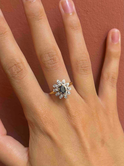 Anillo de margaritas con zafiro y diamantes &quot;Prescillia&quot;