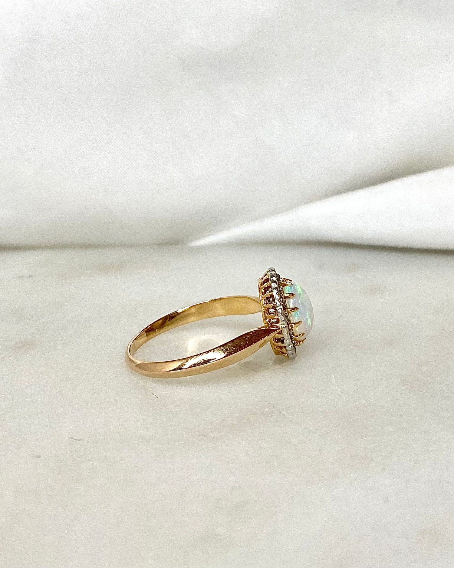 Bague Marguerite Opale 0.65 carat &amp; Diamants &quot;Ysoria&quot;