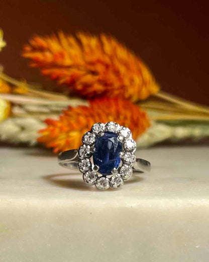 Anillo &quot;Chléophéa&quot; con margaritas de zafiro y diamantes
