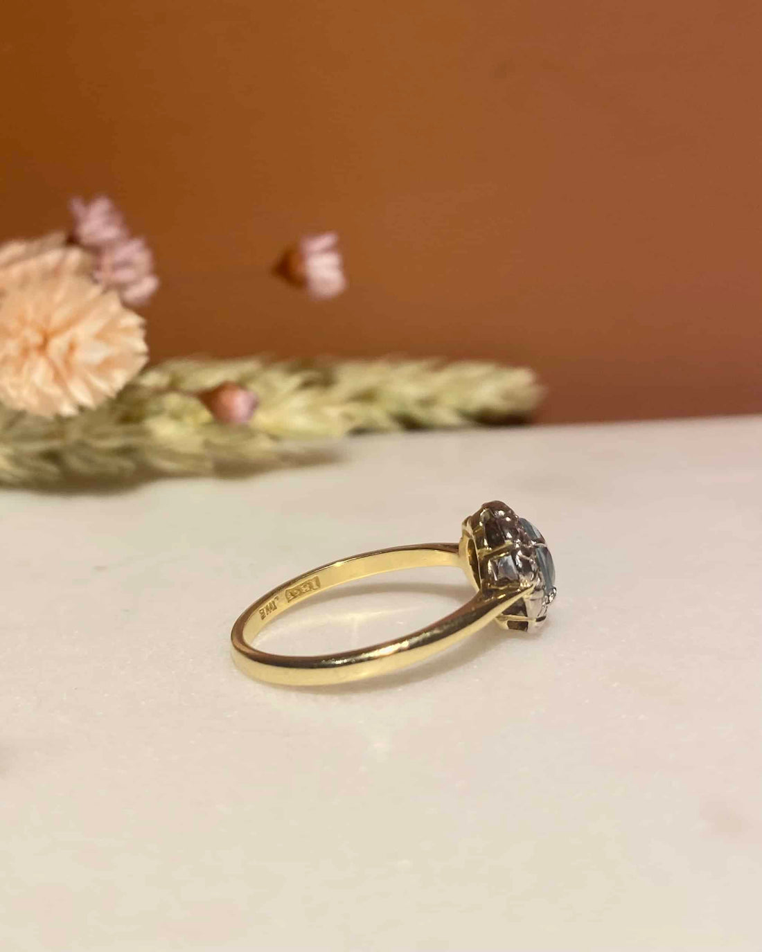 Anillo "Taylor" de aguamarina y margarita de diamantes