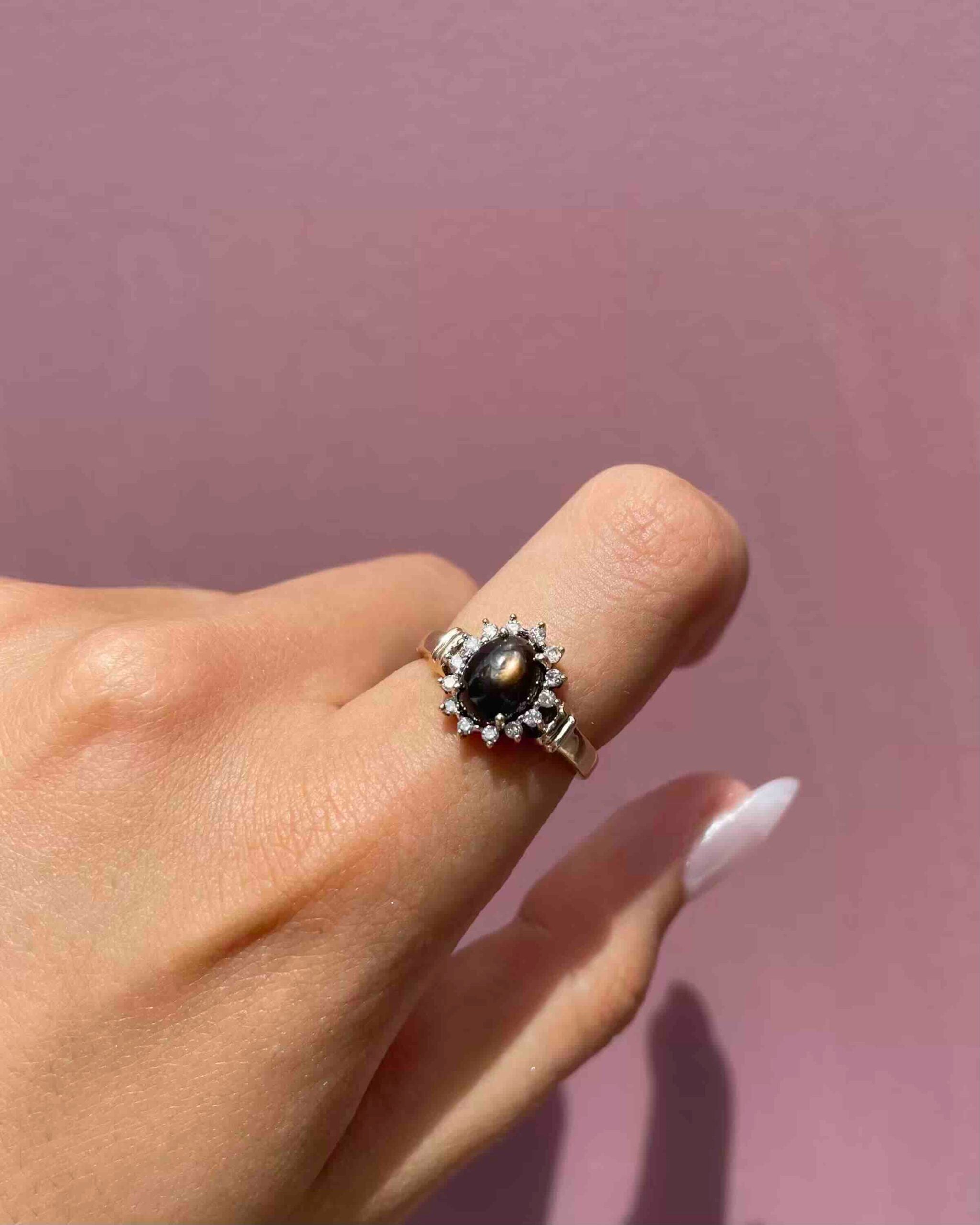 Anillo "Fanny" con margaritas de zafiro y diamantes de 2,30 quilates