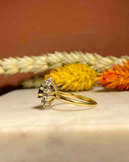 Anillo de margaritas con zafiro y diamantes &quot;Prescillia&quot;