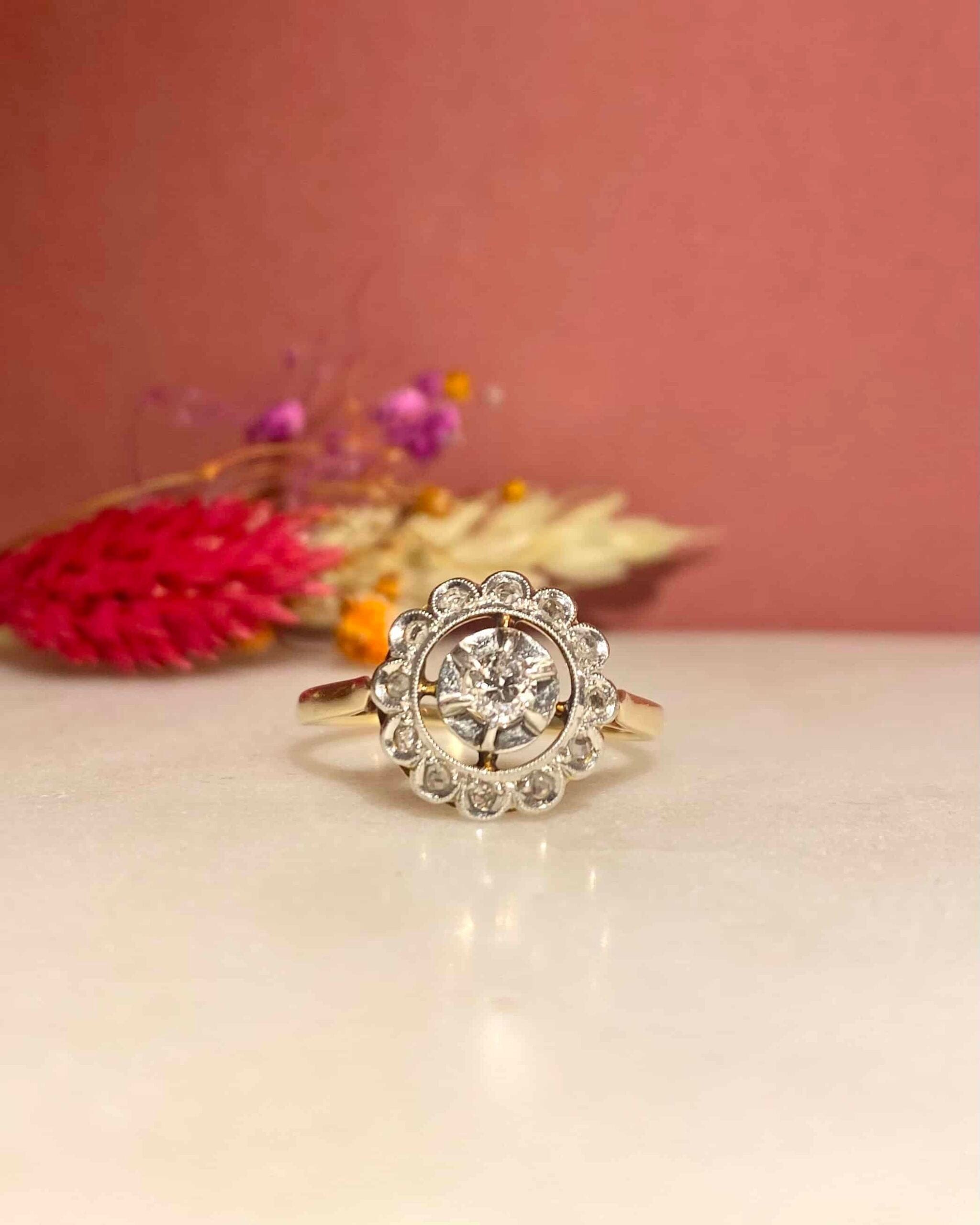 Anillo Art Déco con margaritas de diamantes "Louisa"