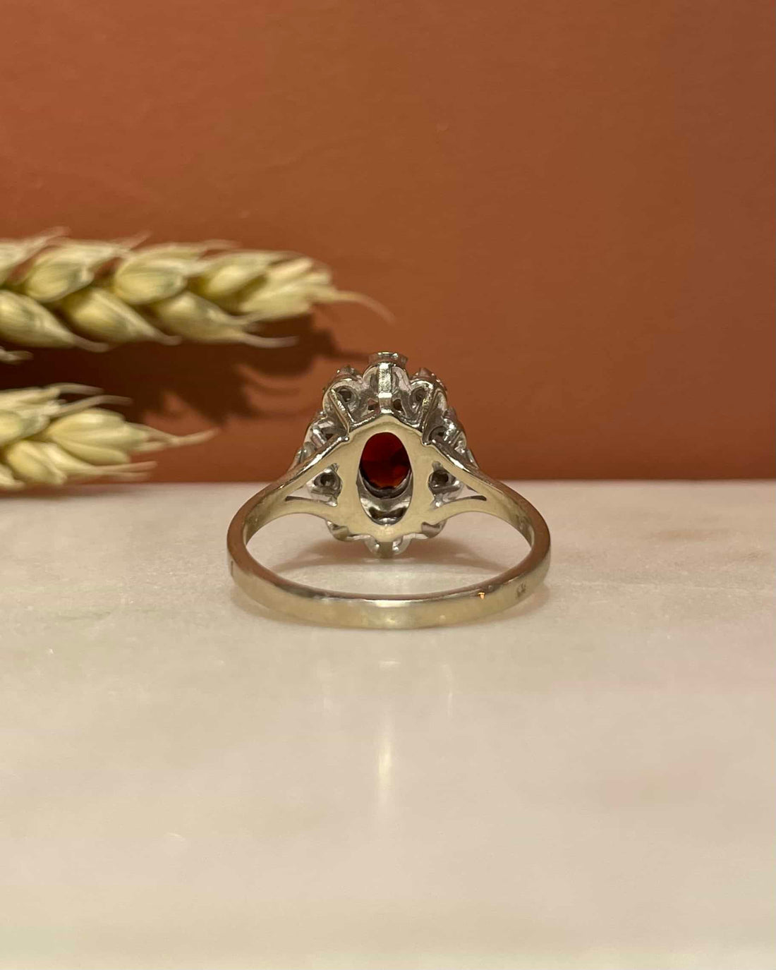 Bague Marguerite Grenat 0.80 carat &amp; Diamants &quot;Milenda&quot;