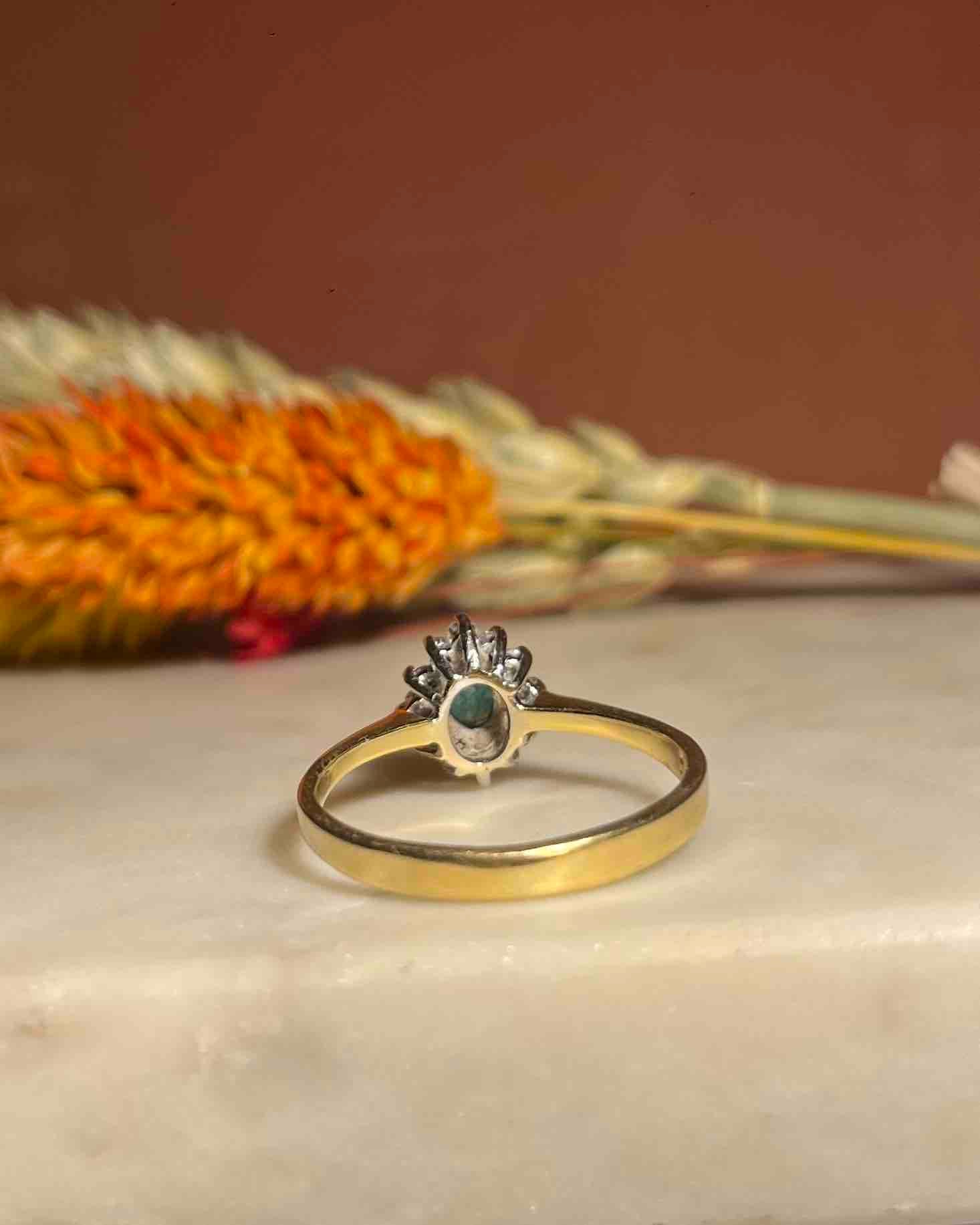 Anillo "Ilona" con margaritas de esmeralda y diamantes