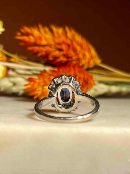 Anillo &quot;Chléophéa&quot; con margaritas de zafiro y diamantes