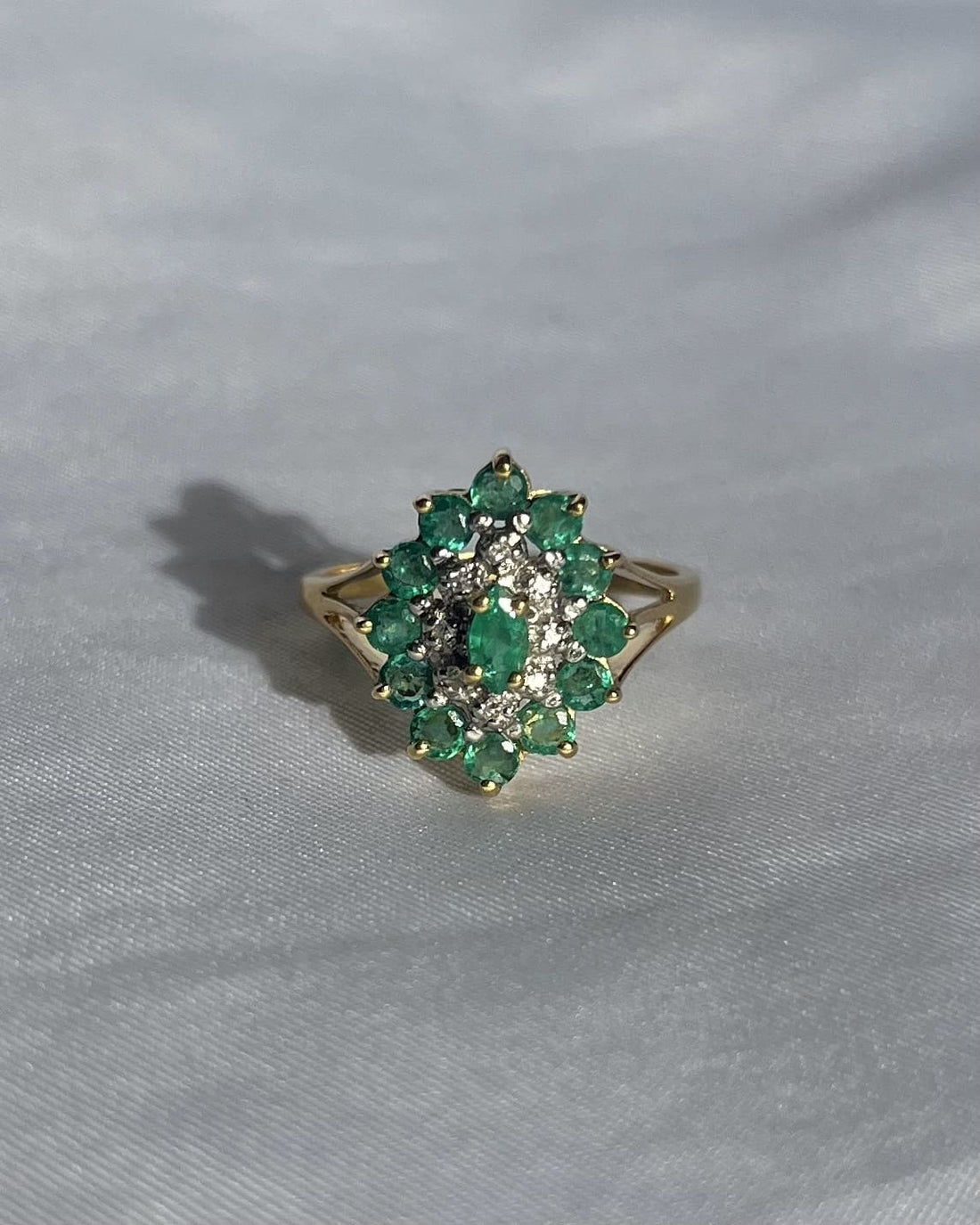 Bague Marguerite émeraude &amp; diamants &quot;Milla&quot;