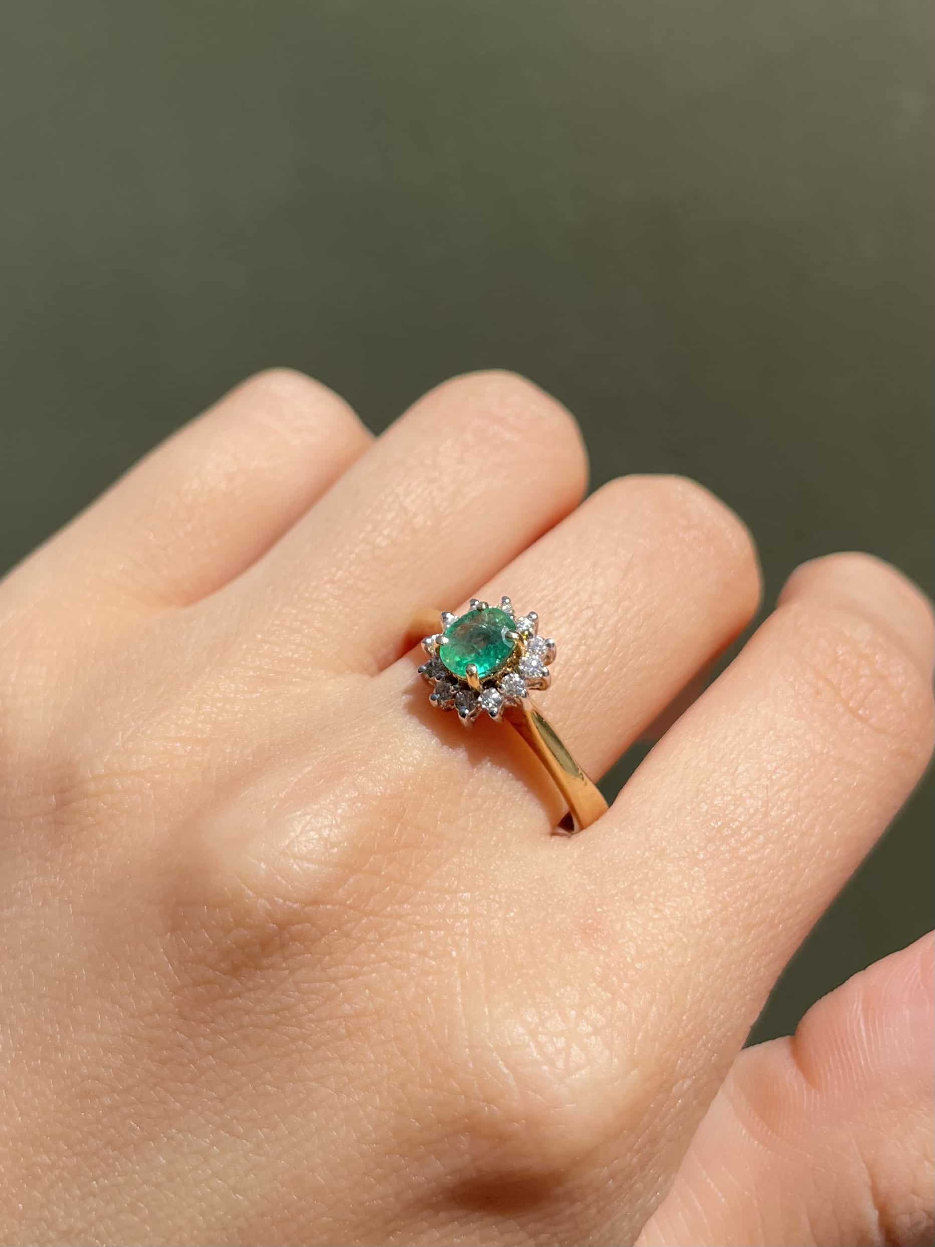 Bague Marguerite Émeraude 0.40 carat &amp; Diamants "Mariette"